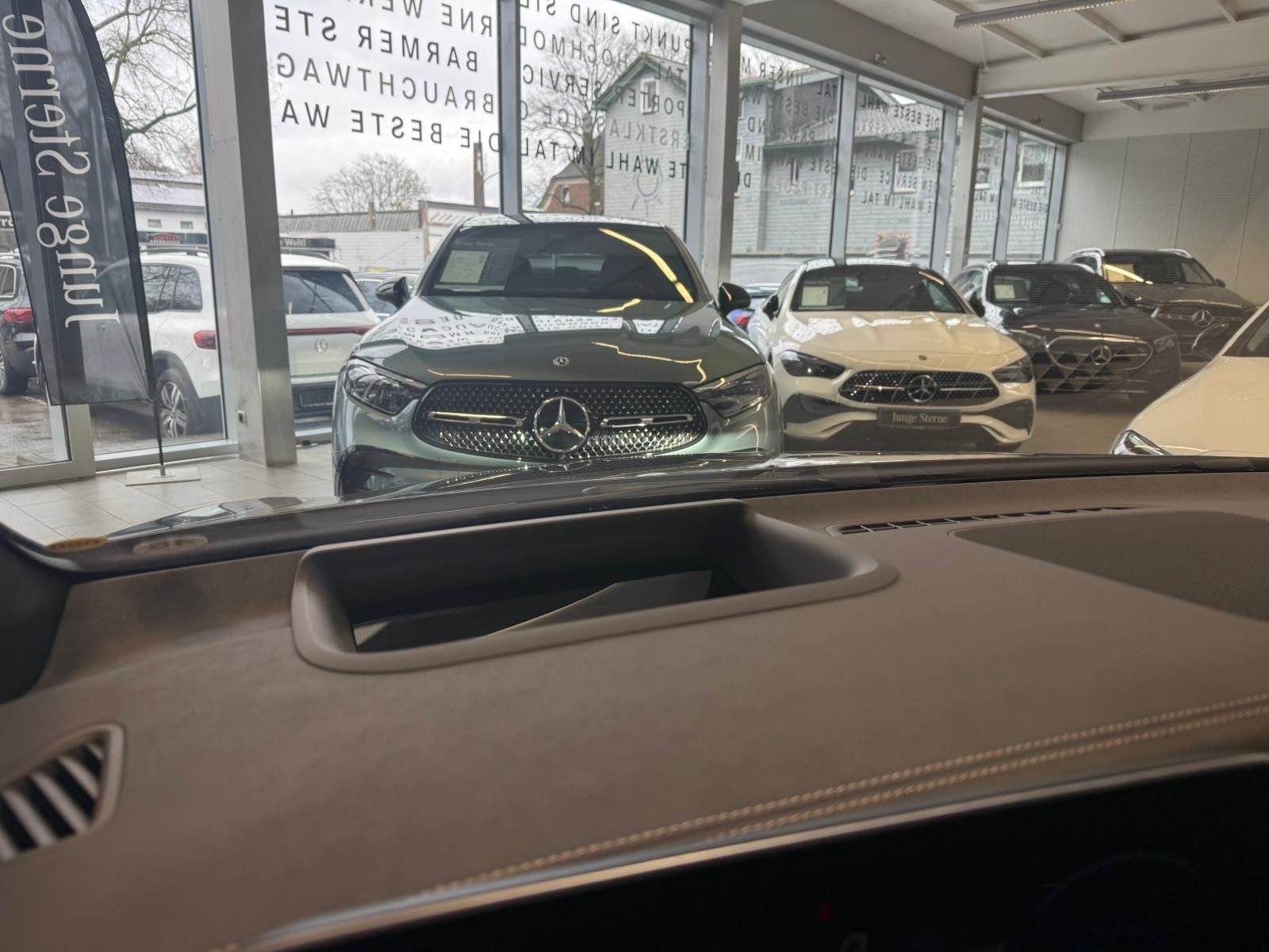 Fahrzeugabbildung Mercedes-Benz EQE 300 ELECTRIC ART DISTR+HUD+BURM+AIRMATIC+EDW