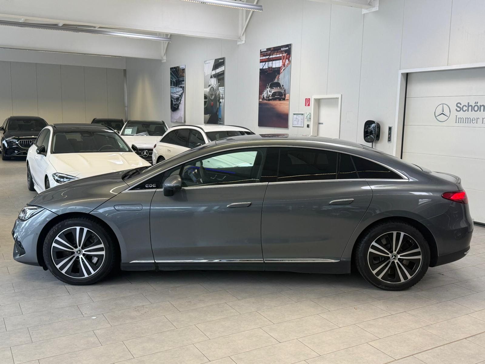 Fahrzeugabbildung Mercedes-Benz EQE 300 ELECTRIC ART DISTR+HUD+BURM+AIRMATIC+EDW