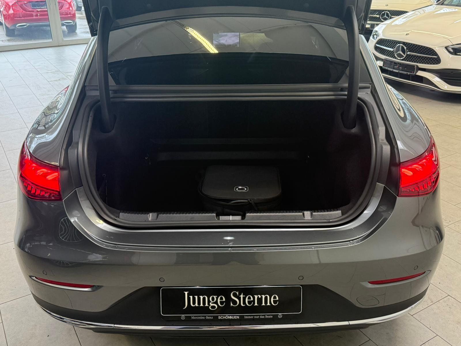 Fahrzeugabbildung Mercedes-Benz EQE 300 ELECTRIC ART DISTR+HUD+BURM+AIRMATIC+EDW