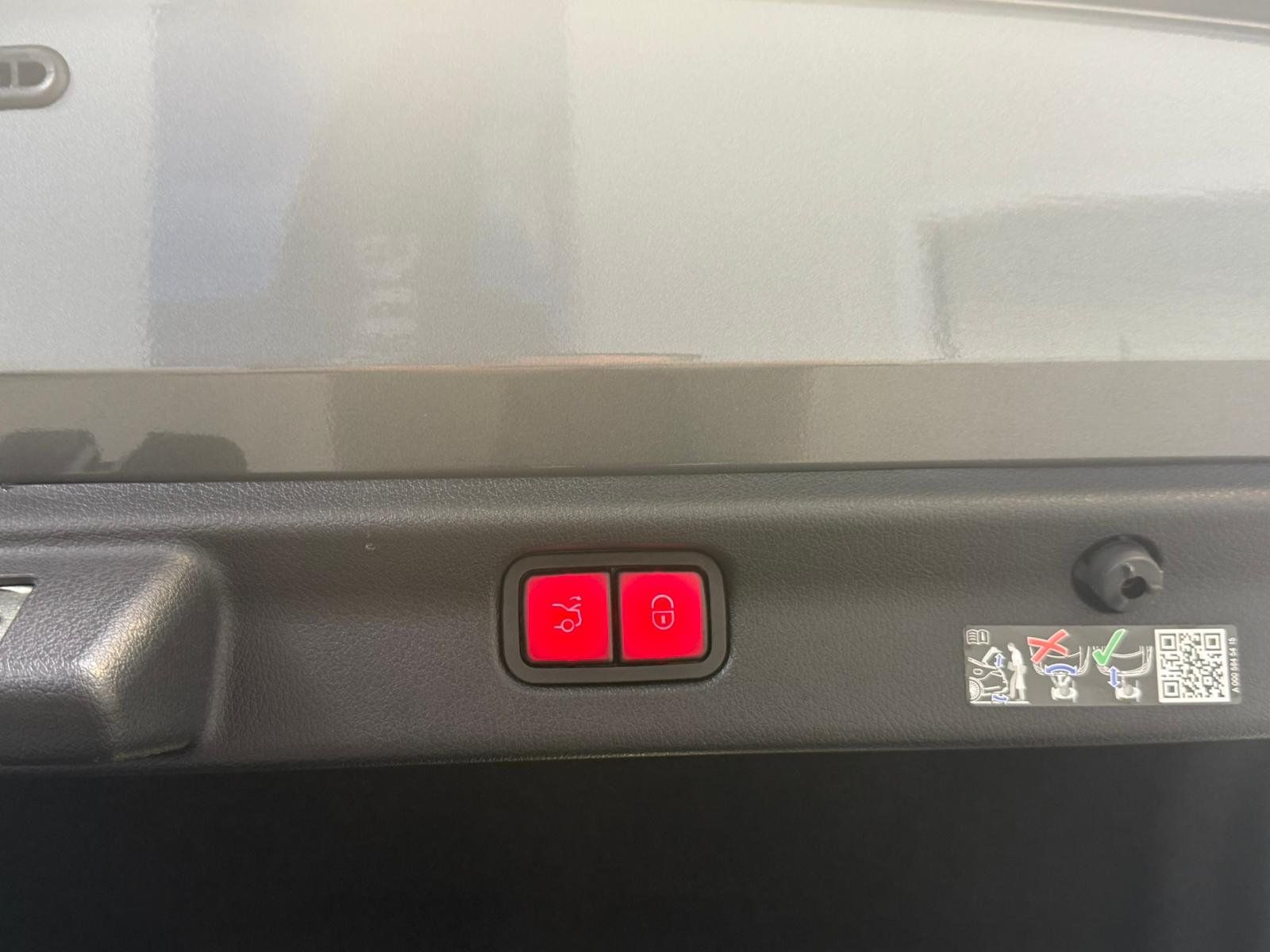 Fahrzeugabbildung Mercedes-Benz EQE 300 ELECTRIC ART DISTR+HUD+BURM+AIRMATIC+EDW