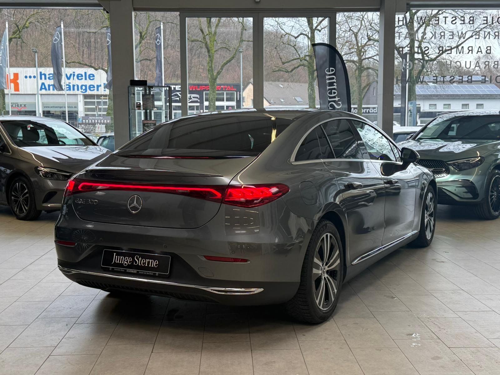 Fahrzeugabbildung Mercedes-Benz EQE 300 ELECTRIC ART DISTR+HUD+BURM+AIRMATIC+EDW