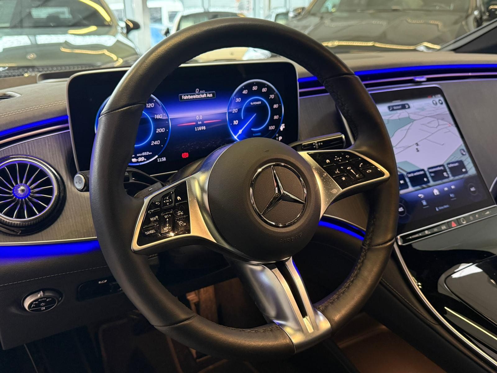 Fahrzeugabbildung Mercedes-Benz EQE 300 PREMIUMPLUS+PANO+DISTR+BURM+MEMORY+HUD