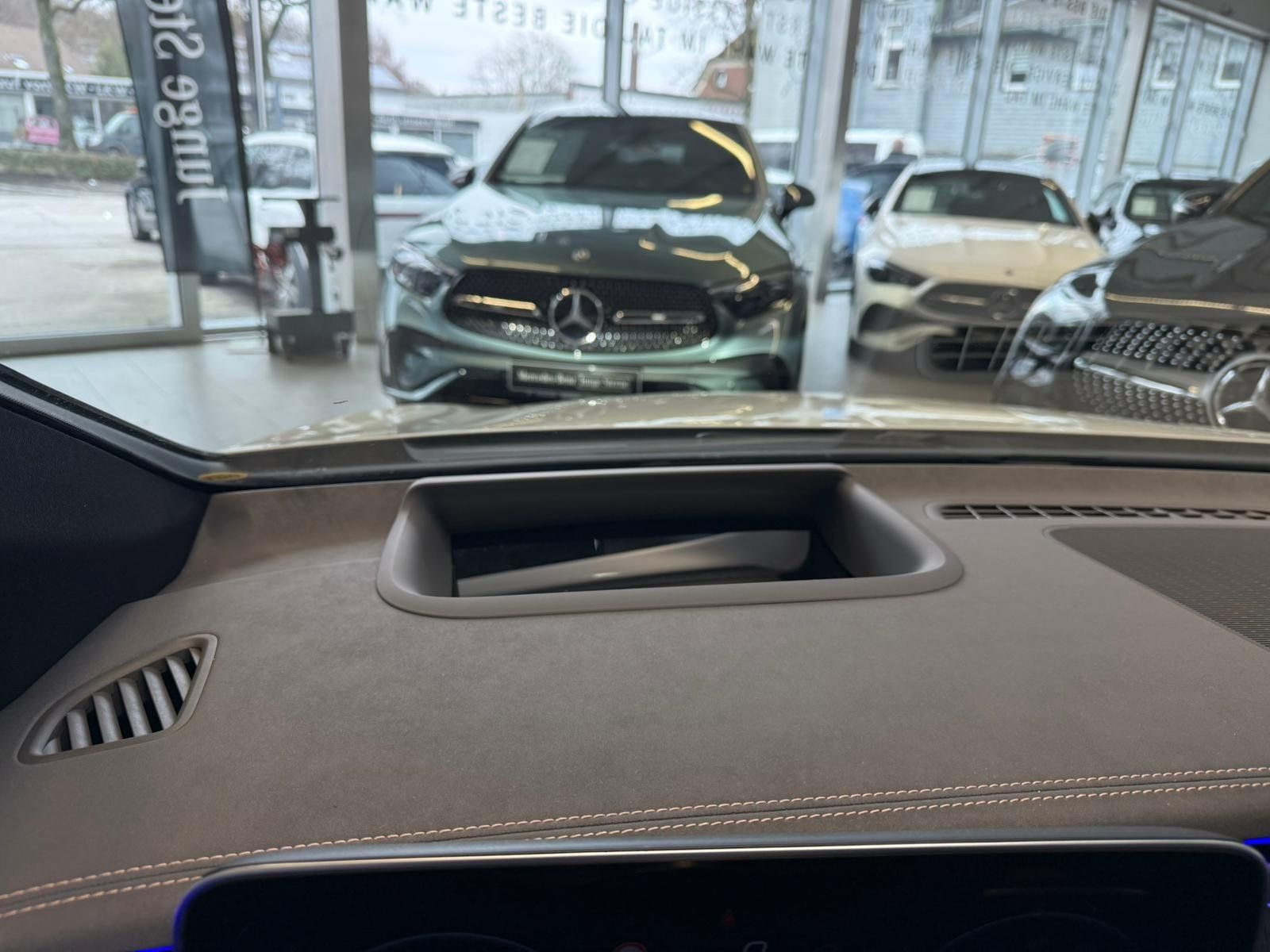 Fahrzeugabbildung Mercedes-Benz EQE 300 PREMIUMPLUS+PANO+DISTR+BURM+MEMORY+HUD