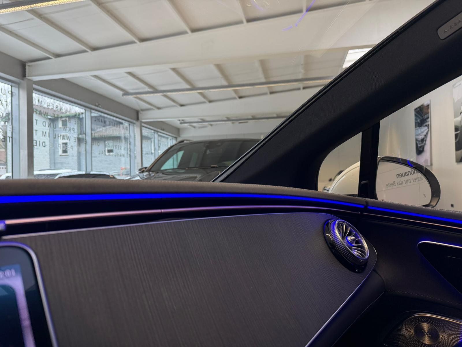 Fahrzeugabbildung Mercedes-Benz EQE 300 PREMIUMPLUS+PANO+DISTR+BURM+MEMORY+HUD