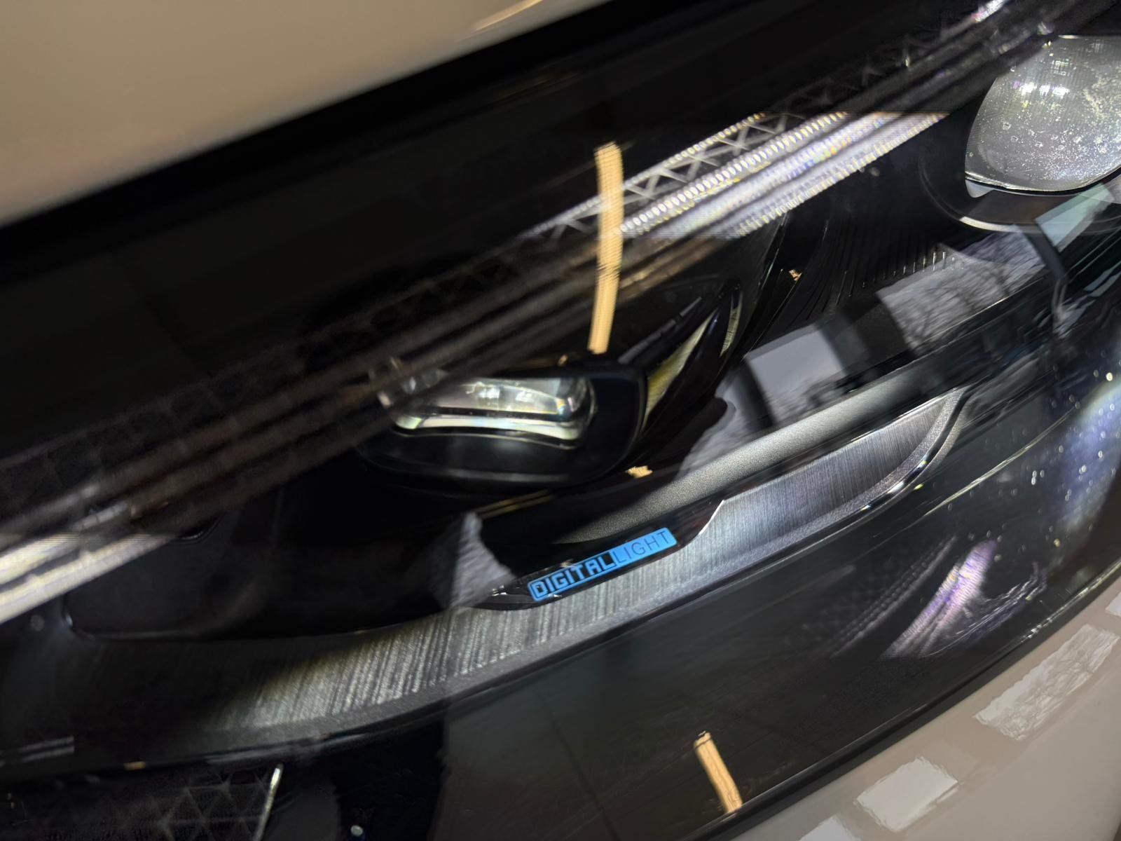 Fahrzeugabbildung Mercedes-Benz EQE 300 PREMIUMPLUS+PANO+DISTR+BURM+MEMORY+HUD