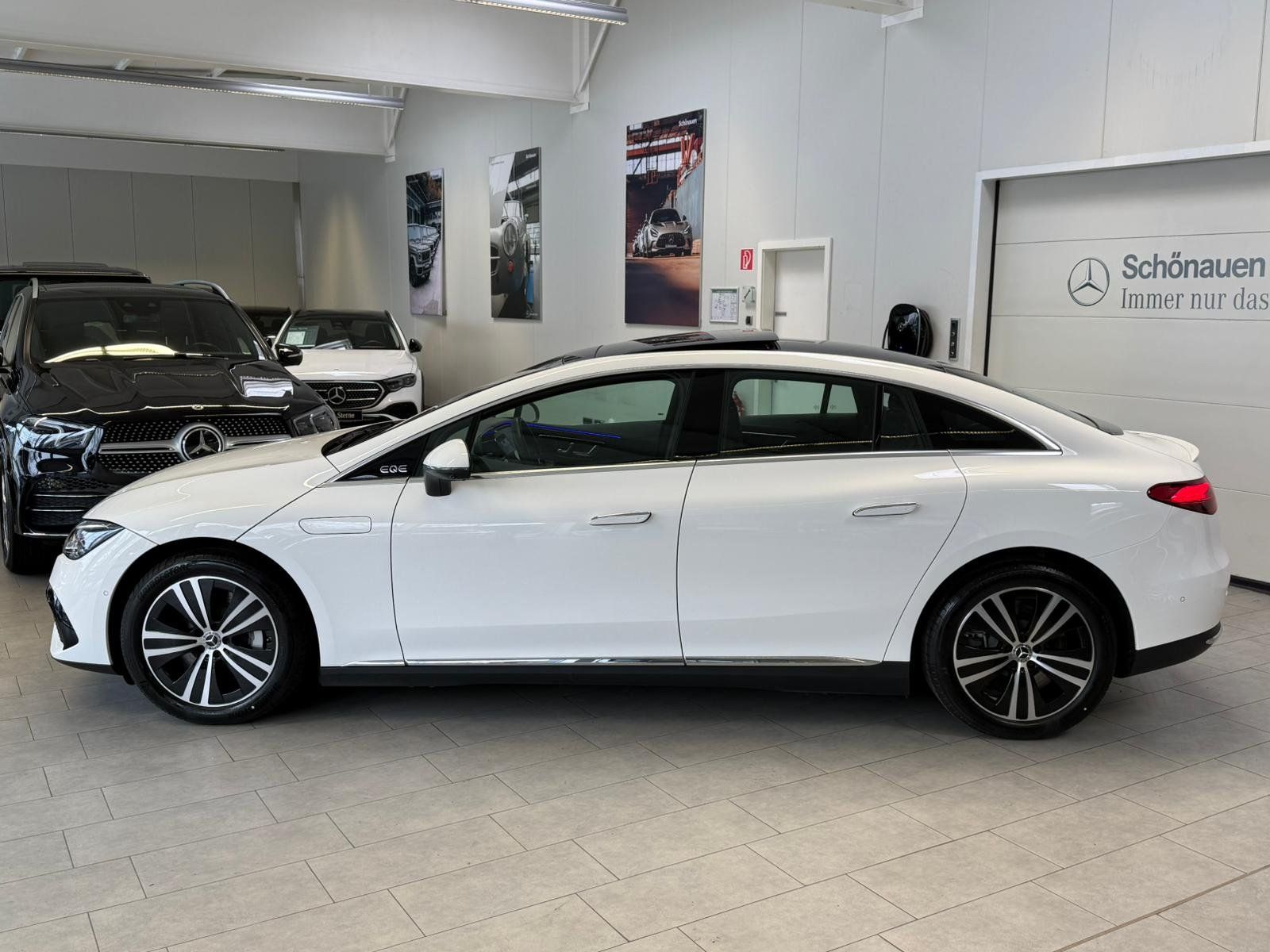 Fahrzeugabbildung Mercedes-Benz EQE 300 PREMIUMPLUS+PANO+DISTR+BURM+MEMORY+HUD