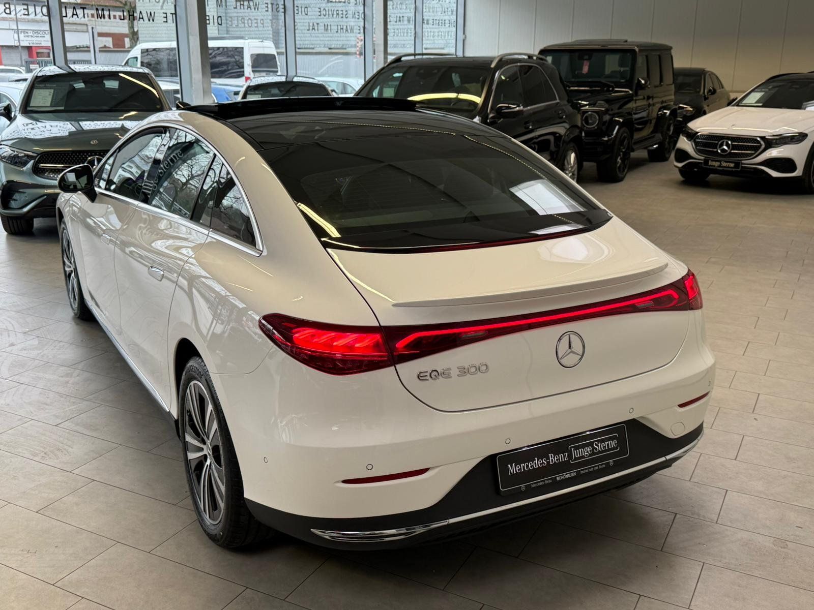 Fahrzeugabbildung Mercedes-Benz EQE 300 PREMIUMPLUS+PANO+DISTR+BURM+MEMORY+HUD