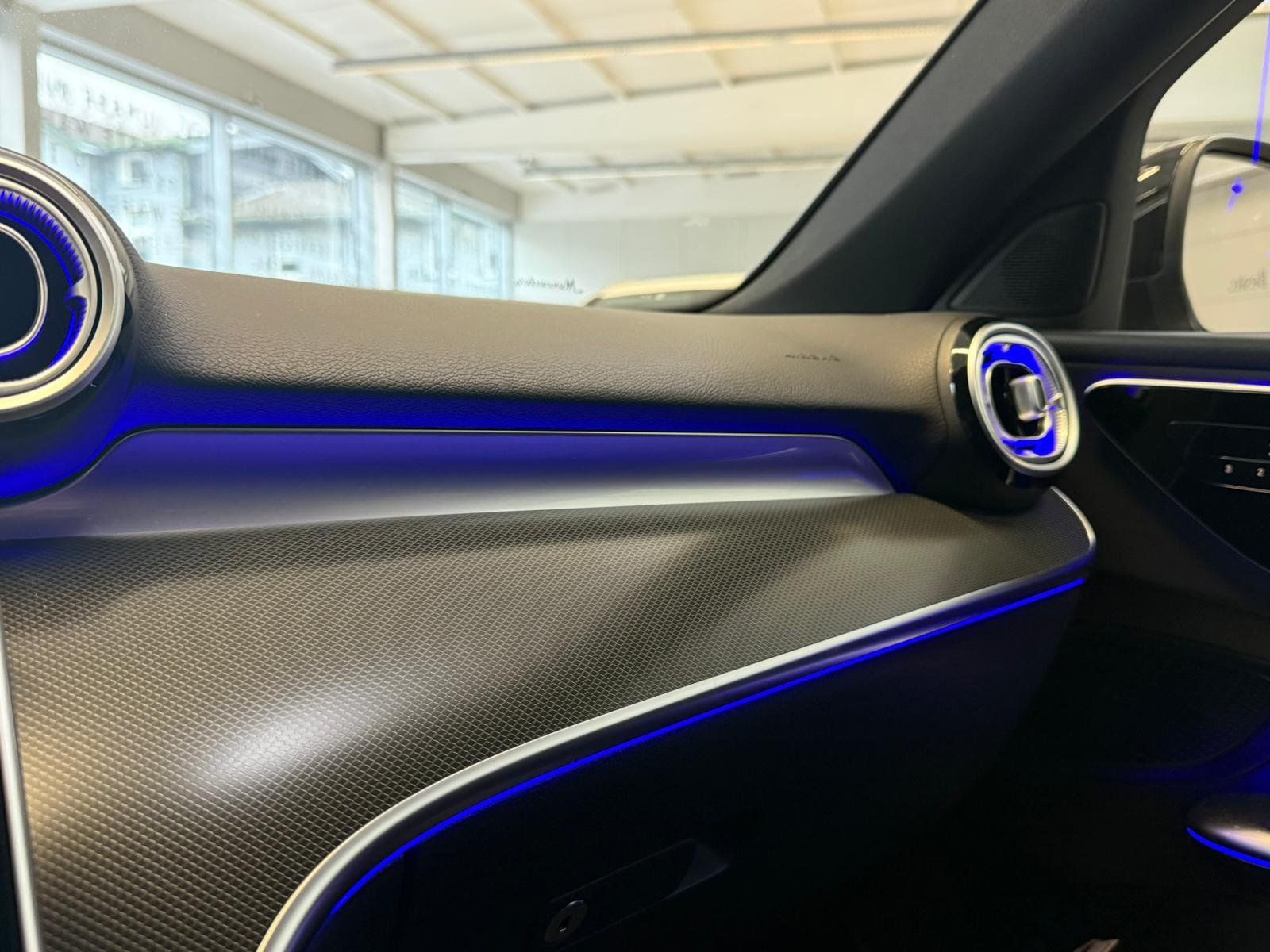 Fahrzeugabbildung Mercedes-Benz C 180 AVANTGARDE ADV.PLUS+KEYLESS+MEMORY+TOTW