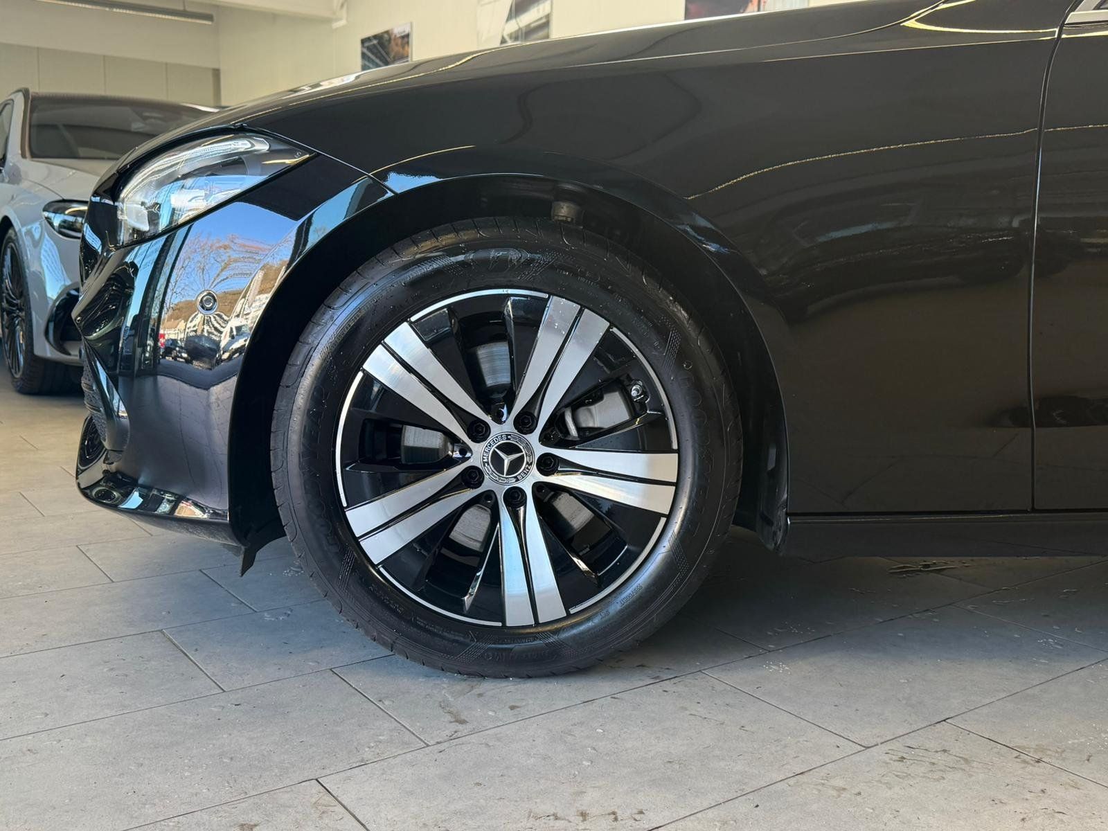 Fahrzeugabbildung Mercedes-Benz C 200d T AVANTGARDE ADV.PLUS+MEMORY+AHK+LED+TOTW