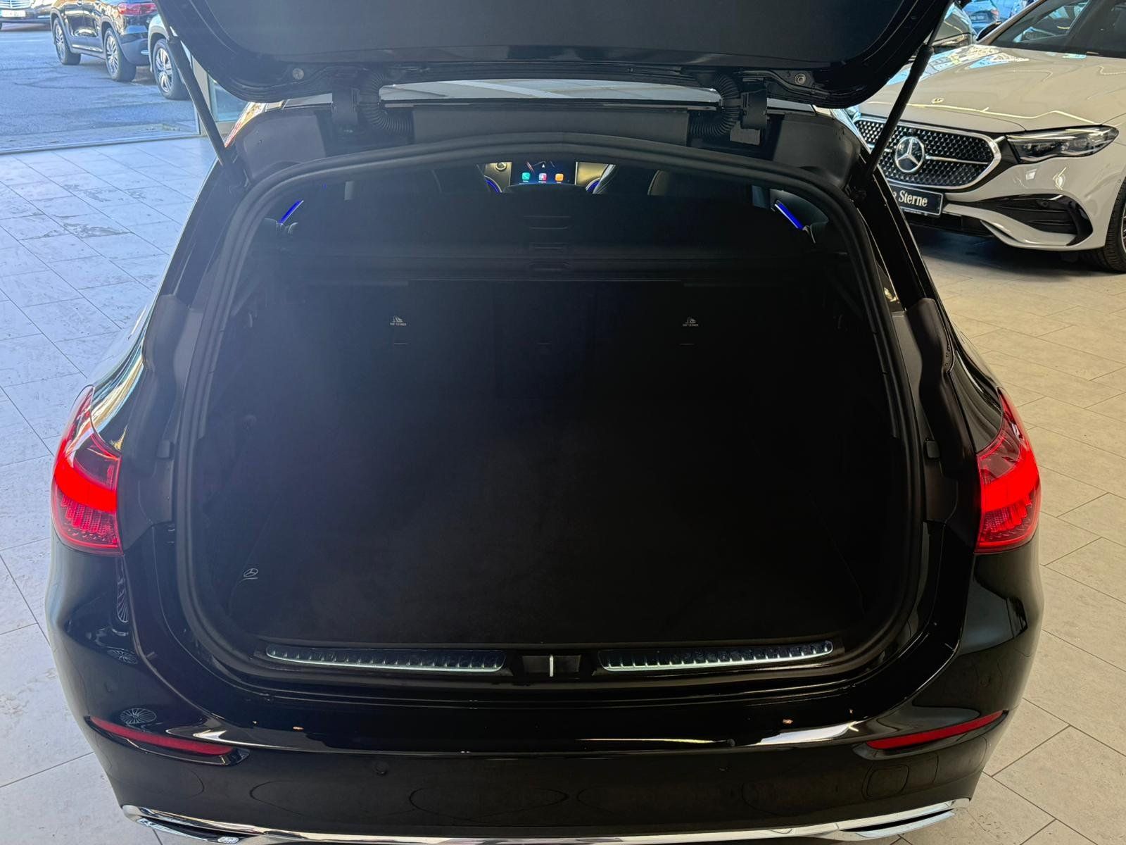 Fahrzeugabbildung Mercedes-Benz C 200d T AVANTGARDE ADV.PLUS+MEMORY+AHK+LED+TOTW