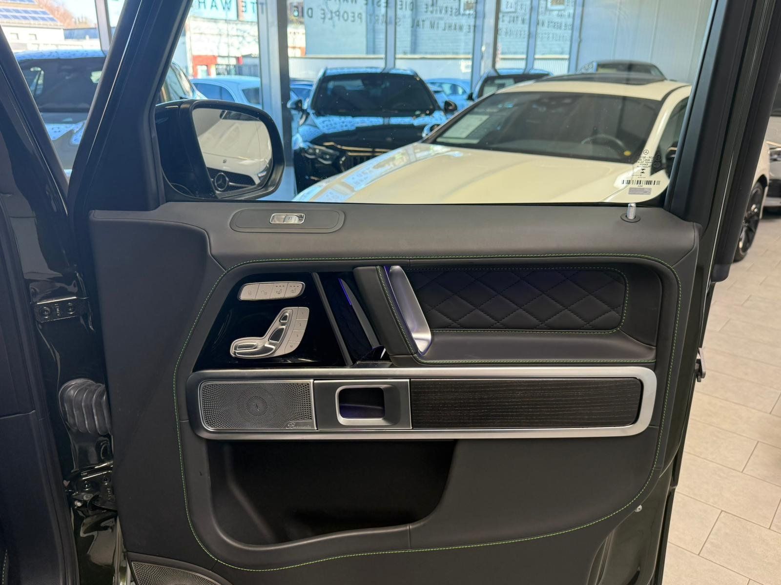 Fahrzeugabbildung Mercedes-Benz Mercedes-AMG G 63 MANUFKT.+SUPERIOR+STDHZ+NIGHT