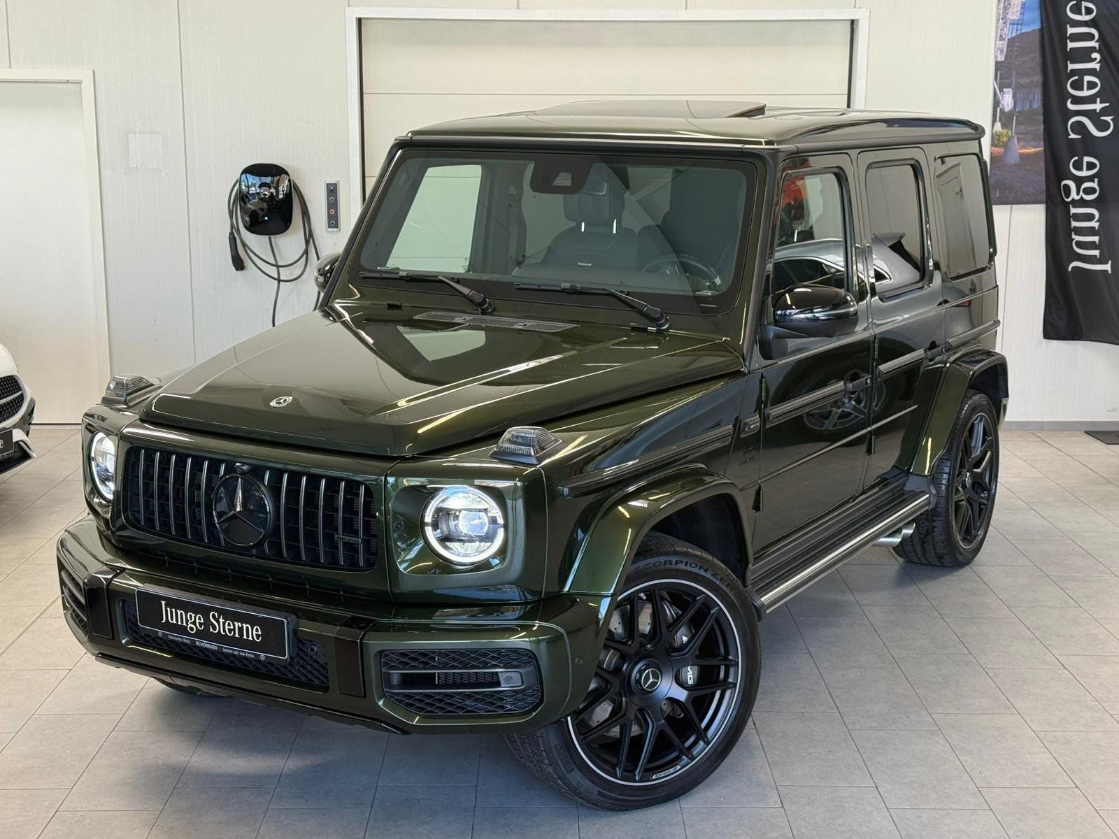 Fahrzeugabbildung Mercedes-Benz Mercedes-AMG G 63 MANUFKT.+SUPERIOR+STDHZ+NIGHT