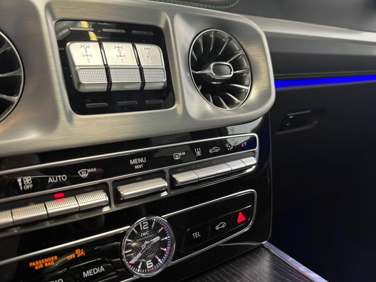 Fahrzeugabbildung Mercedes-Benz Mercedes-AMG G 63 MANUFKT.+SUPERIOR+STDHZ+NIGHT