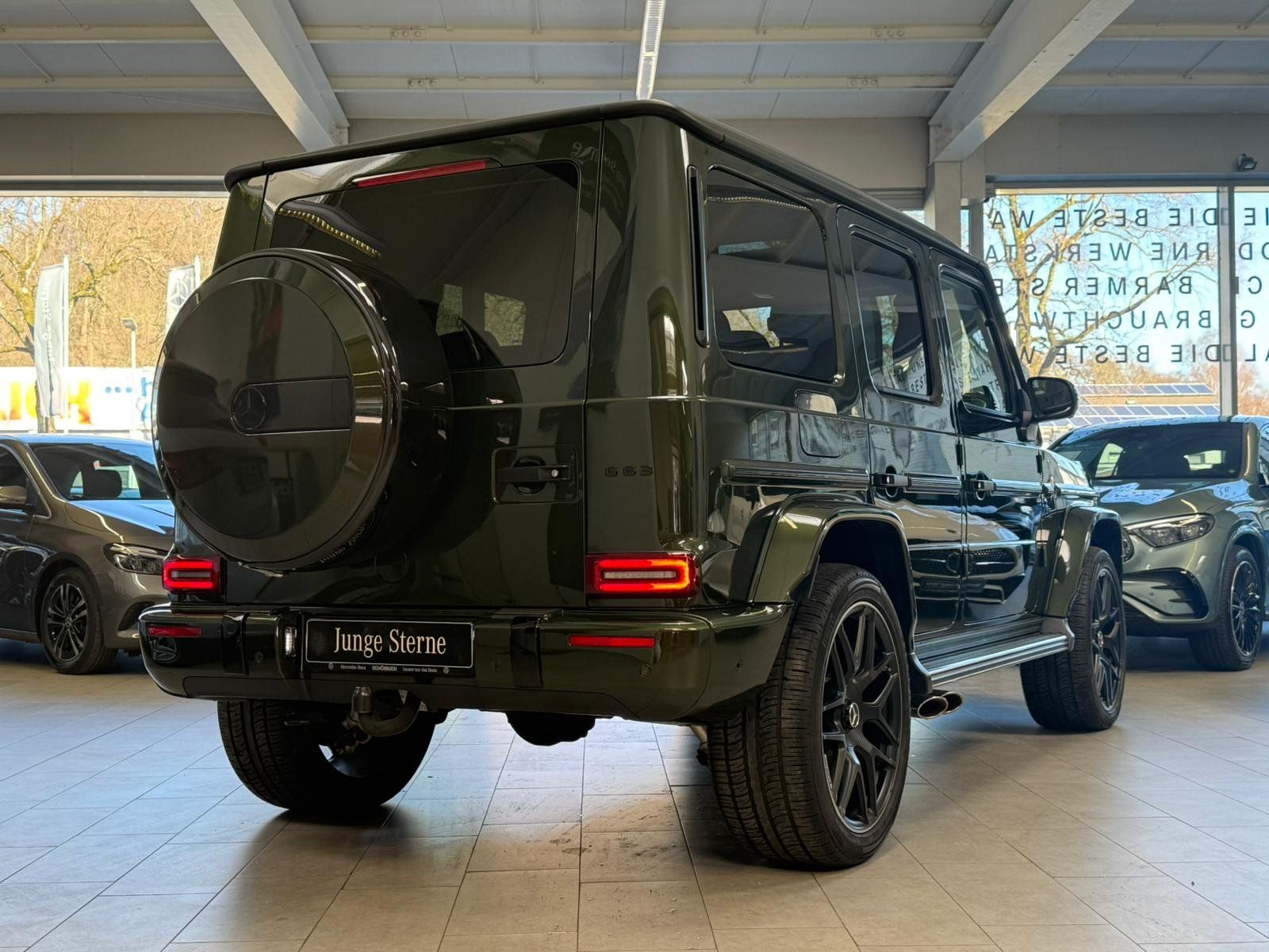 Fahrzeugabbildung Mercedes-Benz Mercedes-AMG G 63 MANUFKT.+SUPERIOR+STDHZ+NIGHT