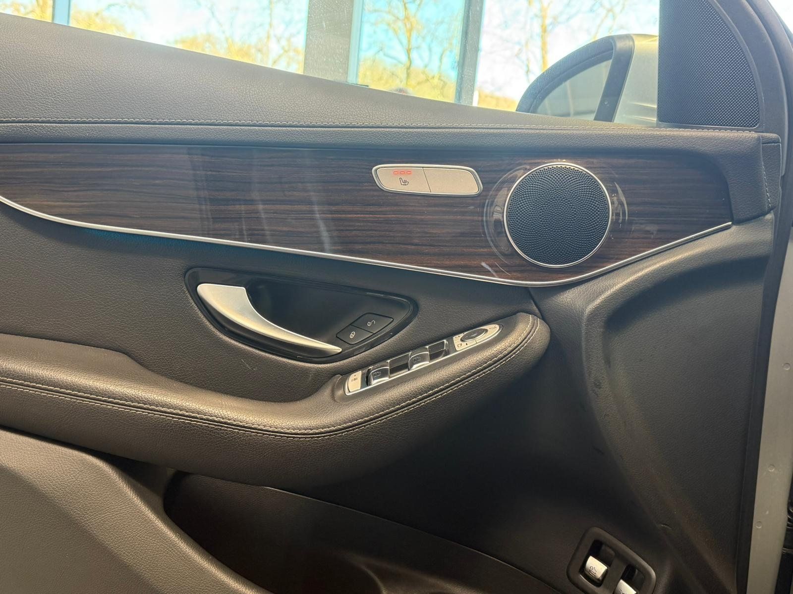 Fahrzeugabbildung Mercedes-Benz GLC 250 d Exclusive 4M DISTR+AHK+LED+EDW+KAMERA