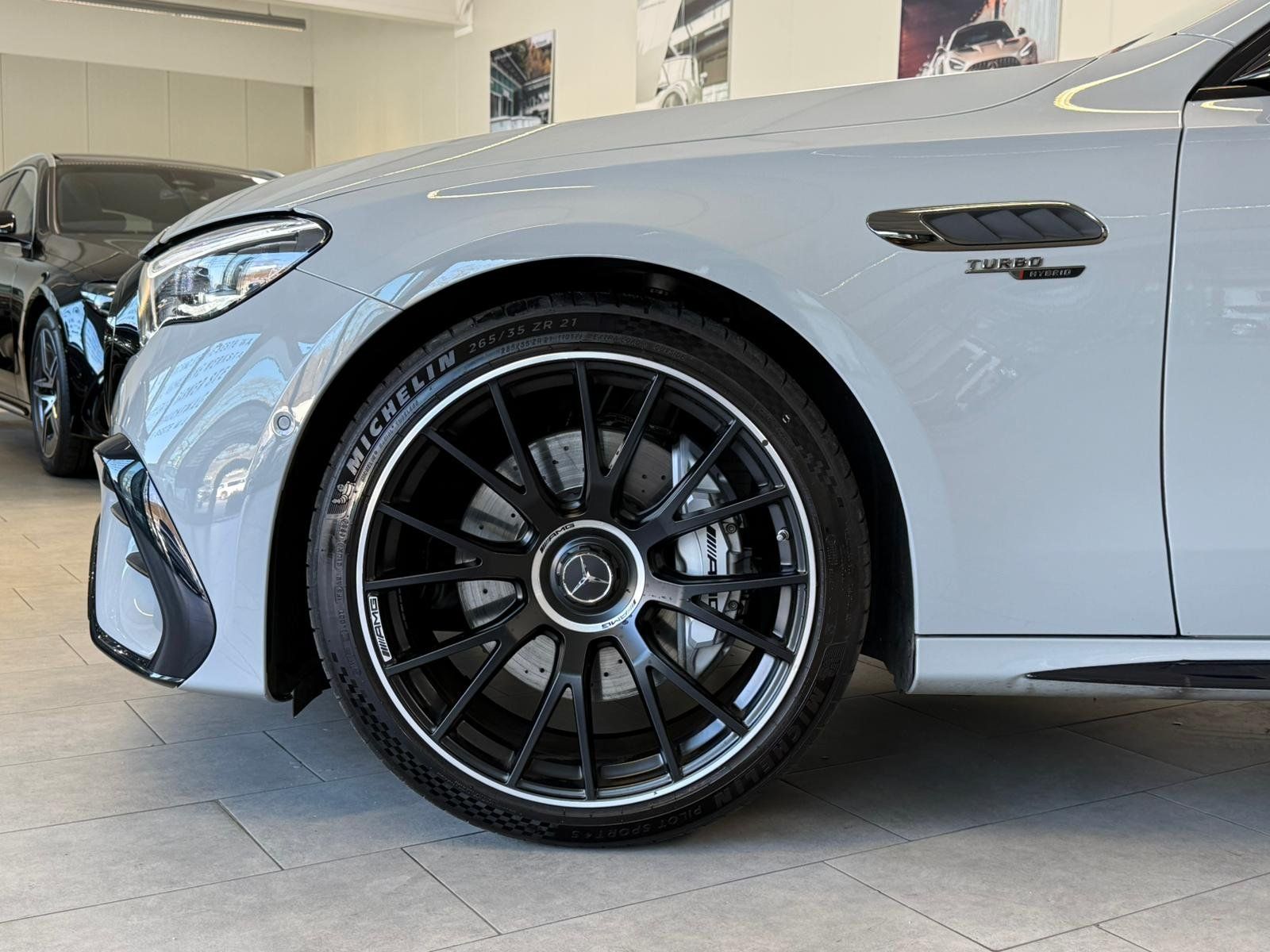 Fahrzeugabbildung Mercedes-Benz E53 Hybrid 4M+ T DISTR+PANO+HUD+AHK+BURM4D+NIGHT