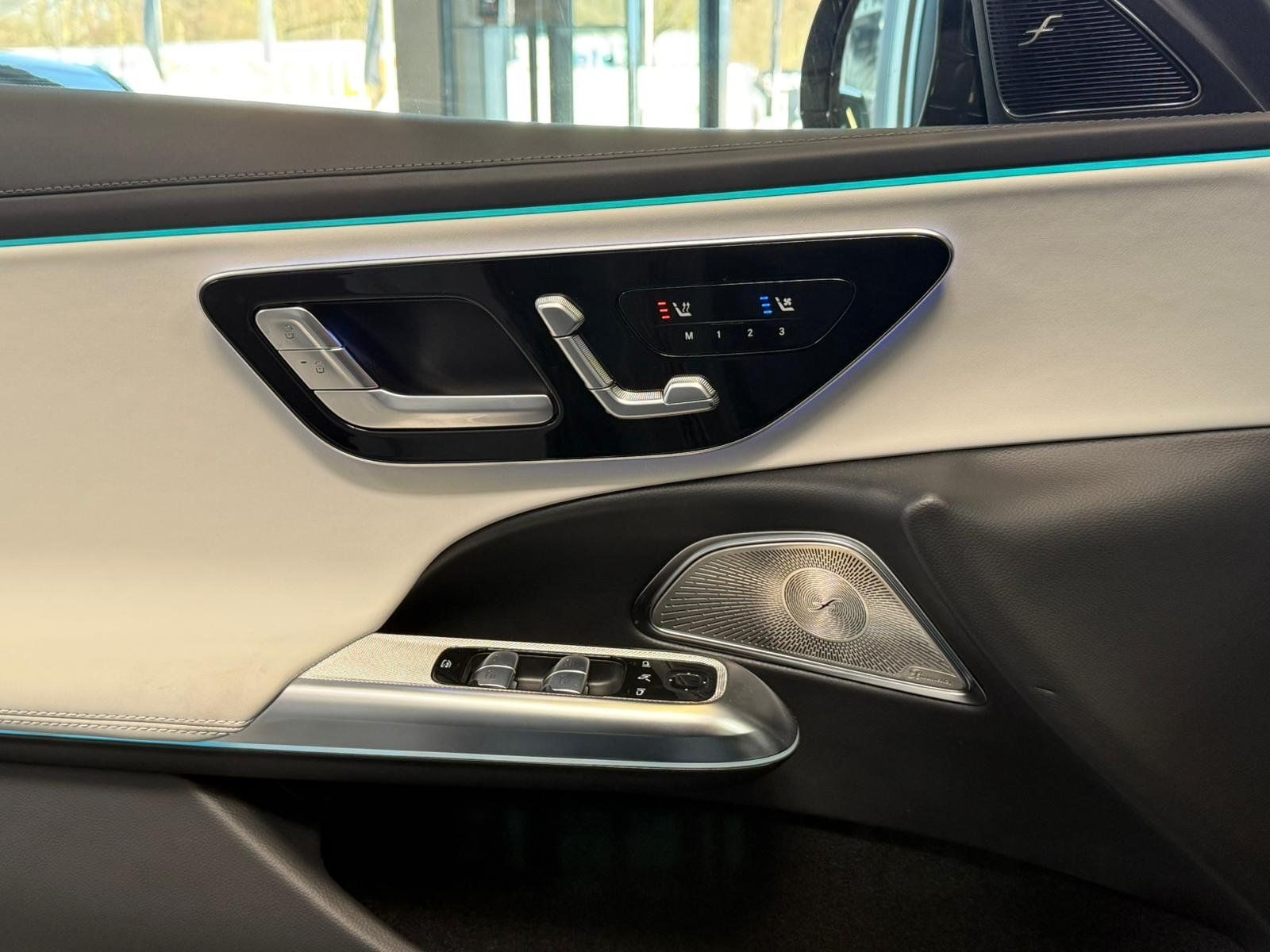 Fahrzeugabbildung Mercedes-Benz E53 Hybrid 4M+ T DISTR+PANO+HUD+AHK+BURM4D+NIGHT