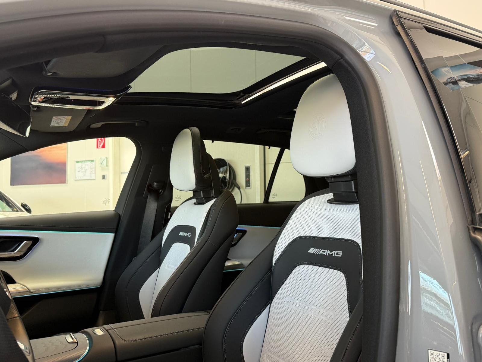 Fahrzeugabbildung Mercedes-Benz E53 Hybrid 4M+ T DISTR+PANO+HUD+AHK+BURM4D+NIGHT