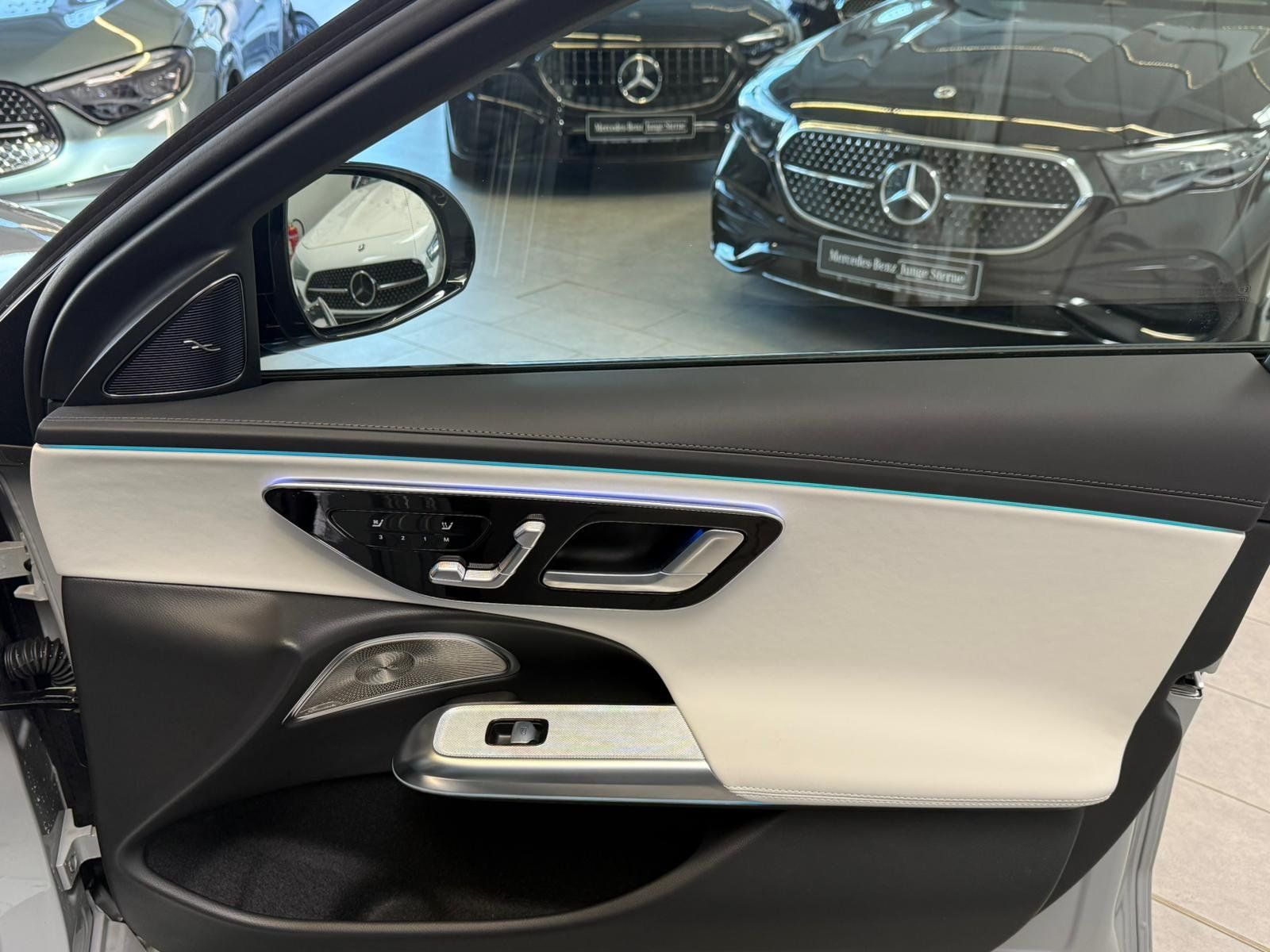 Fahrzeugabbildung Mercedes-Benz E53 Hybrid 4M+ T DISTR+PANO+HUD+AHK+BURM4D+NIGHT