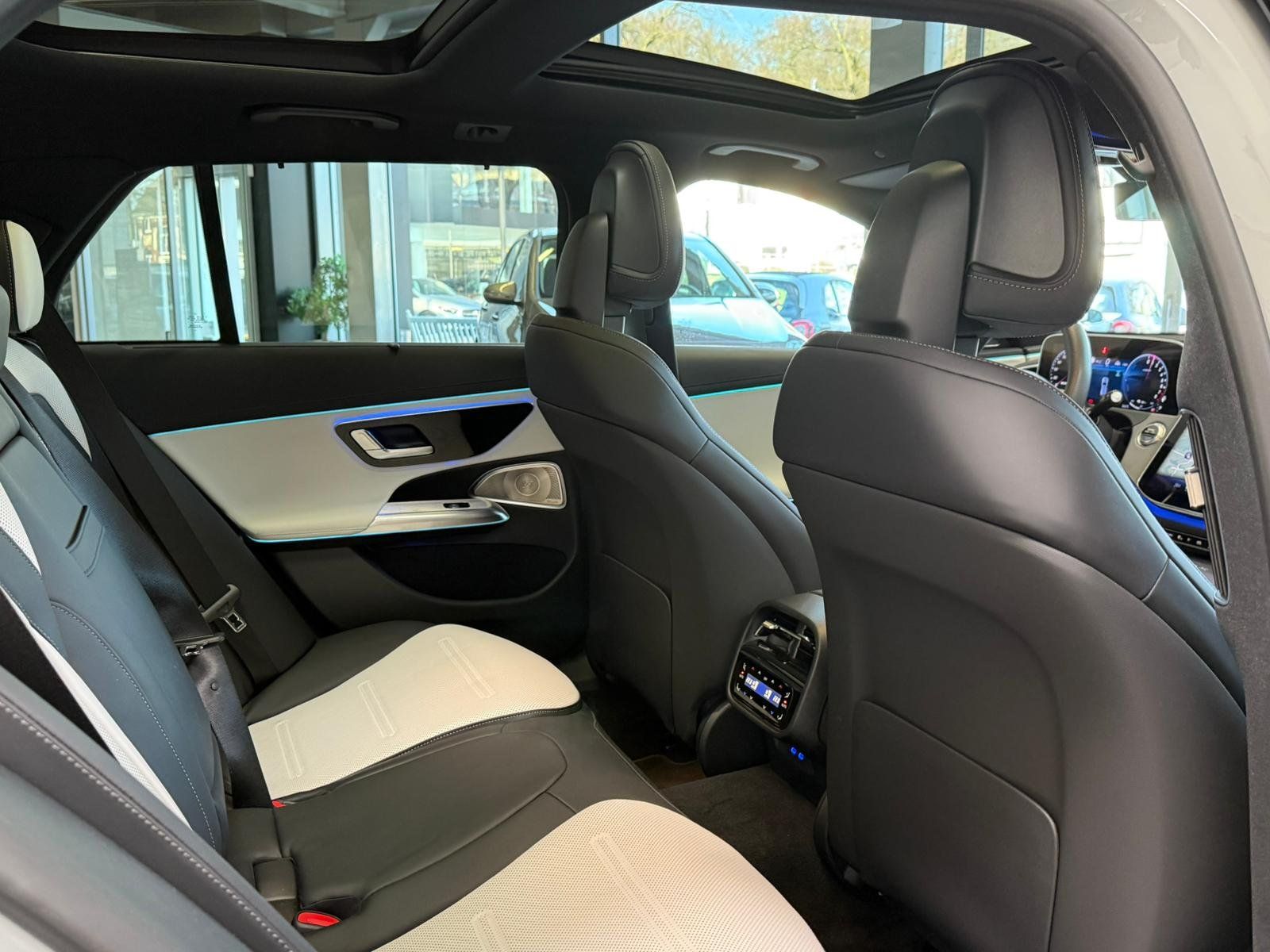 Fahrzeugabbildung Mercedes-Benz E53 Hybrid 4M+ T DISTR+PANO+HUD+AHK+BURM4D+NIGHT