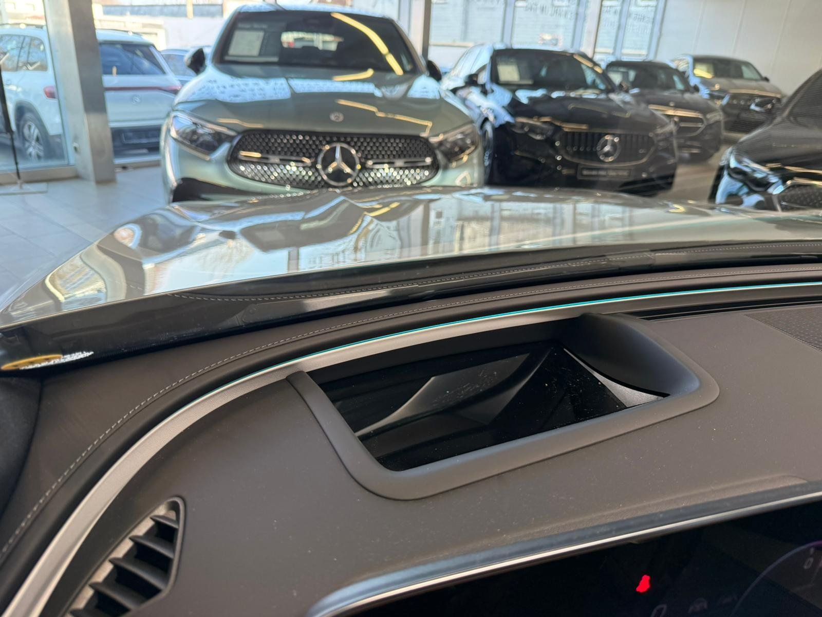 Fahrzeugabbildung Mercedes-Benz E53 Hybrid 4M+ T DISTR+PANO+HUD+AHK+BURM4D+NIGHT