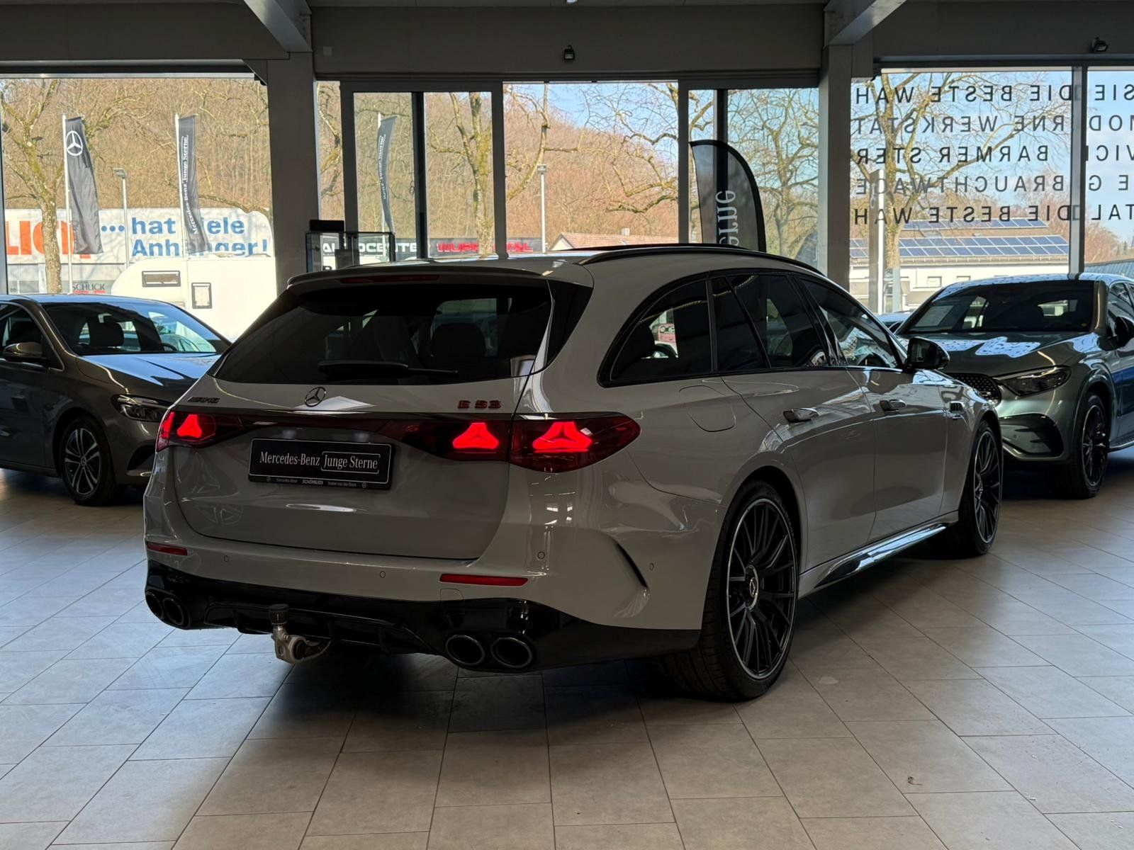 Fahrzeugabbildung Mercedes-Benz E53 Hybrid 4M+ T DISTR+PANO+HUD+AHK+BURM4D+NIGHT