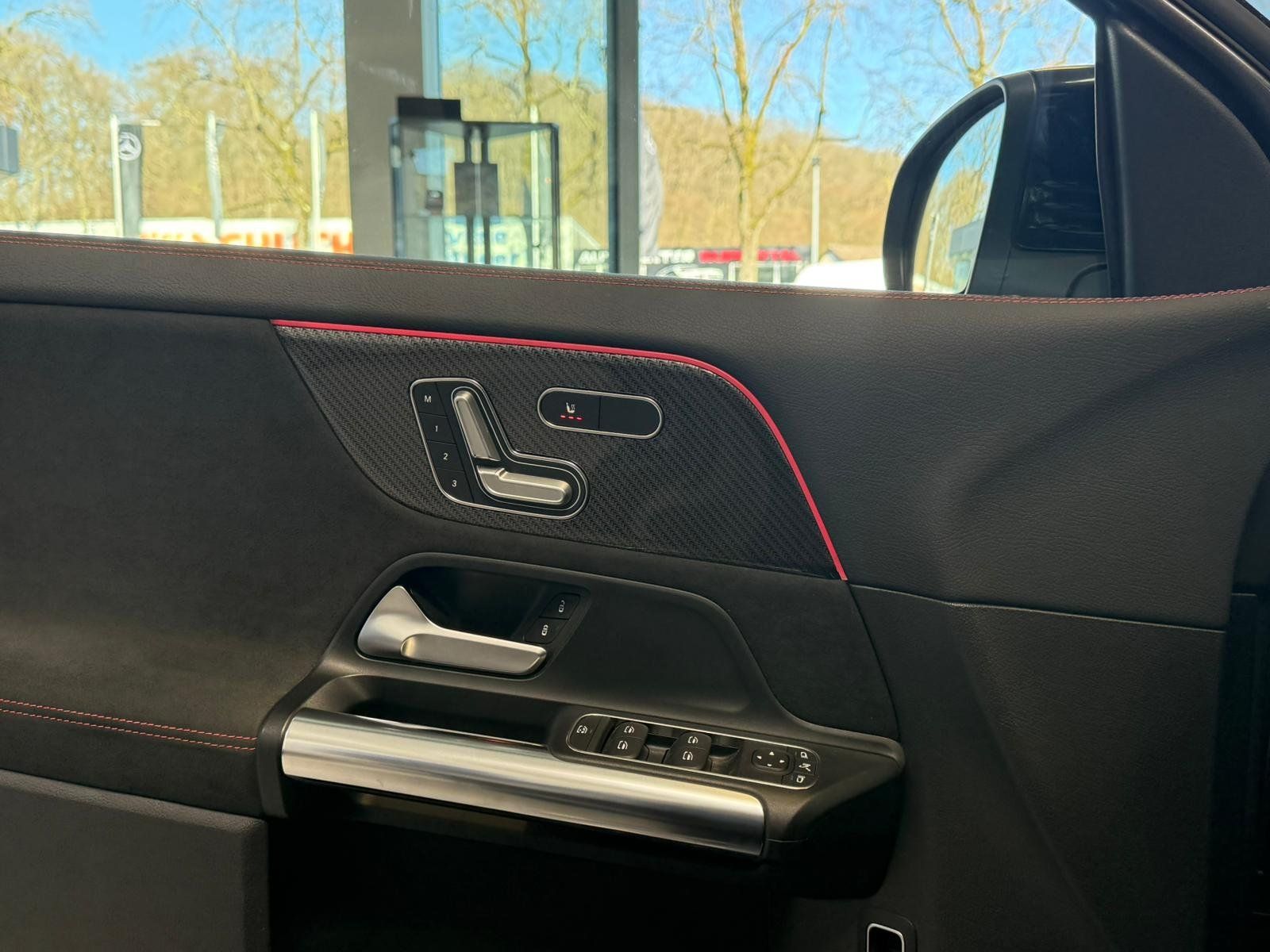 Fahrzeugabbildung Mercedes-Benz GLA 250 4M Edition 1 AMG LED+AHK+KAMERA+KEYLESS