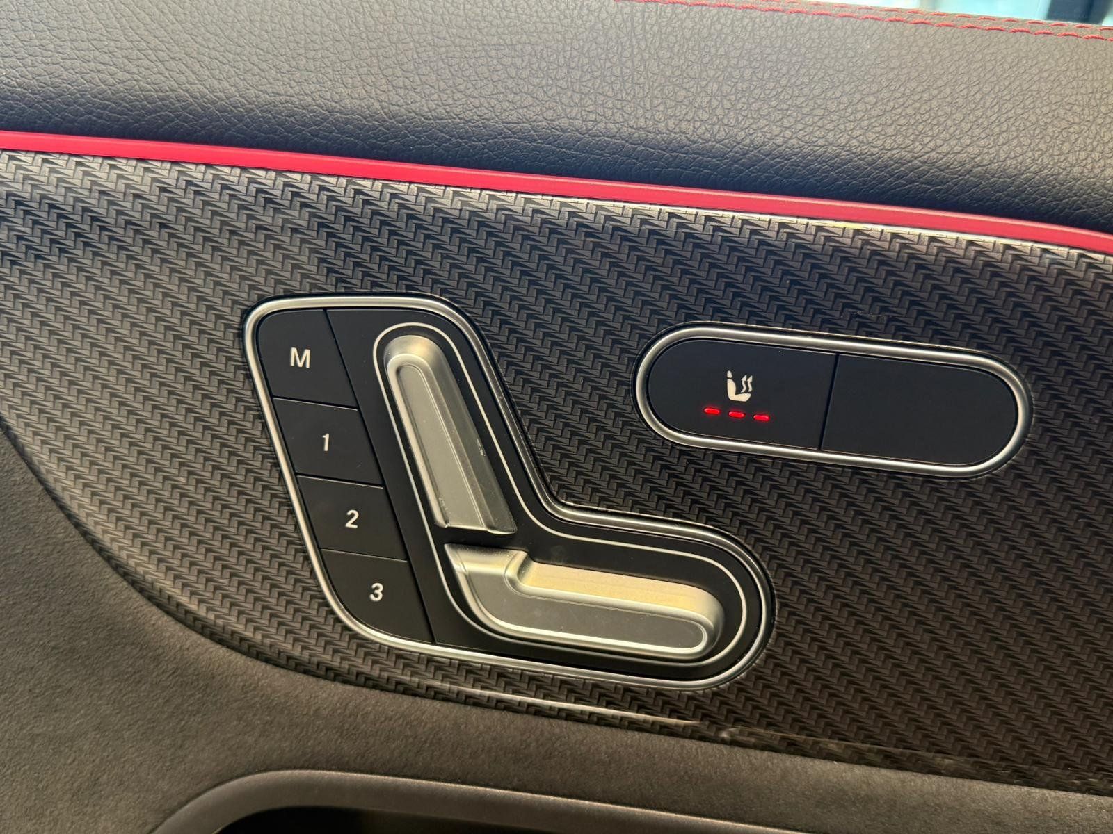 Fahrzeugabbildung Mercedes-Benz GLA 250 4M Edition 1 AMG LED+AHK+KAMERA+KEYLESS