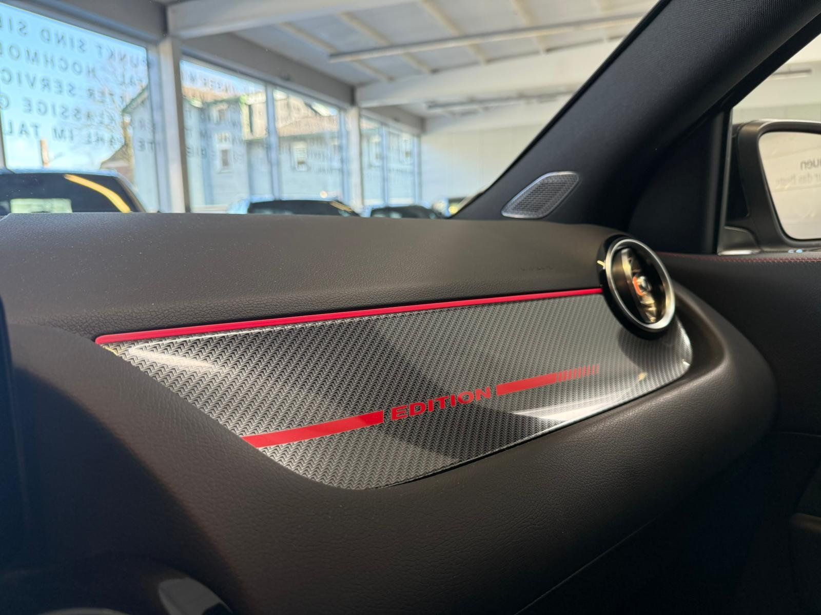 Fahrzeugabbildung Mercedes-Benz GLA 250 4M Edition 1 AMG LED+AHK+KAMERA+KEYLESS