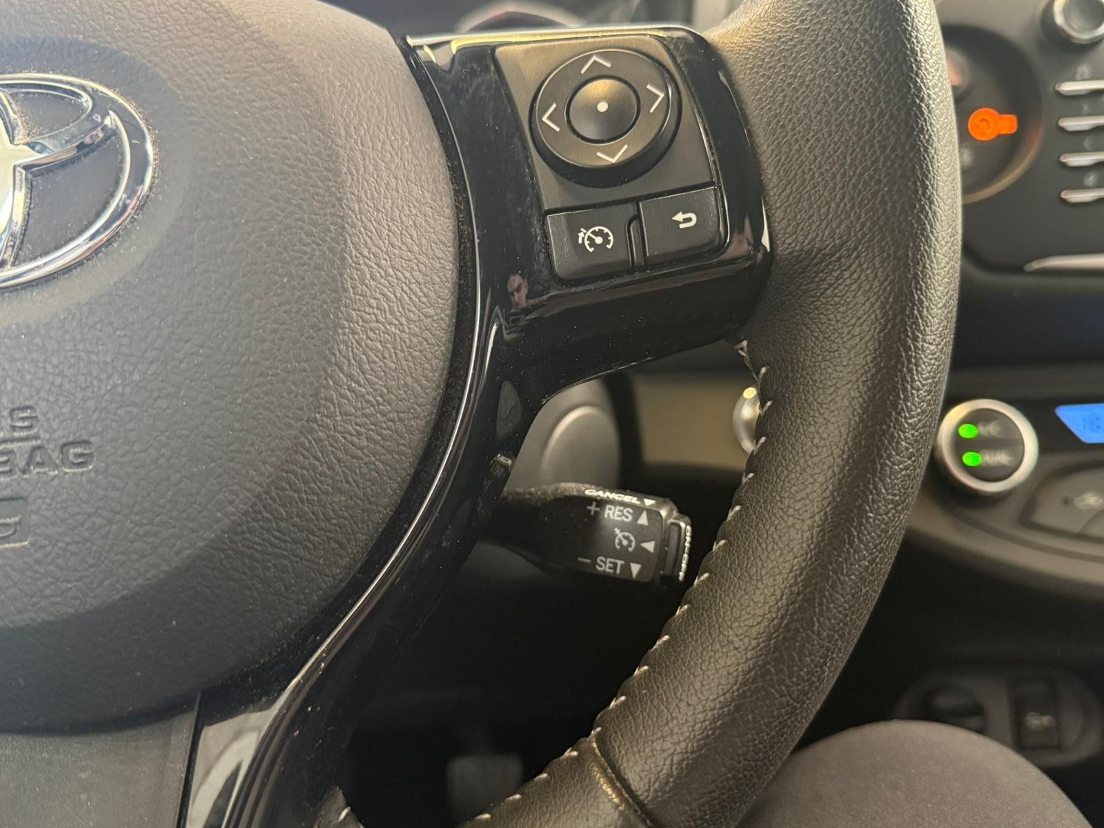 Fahrzeugabbildung Toyota Yaris 1.5 Dual-VVT-iE KAMERA+KLIMA+KEYLESS+TEMP