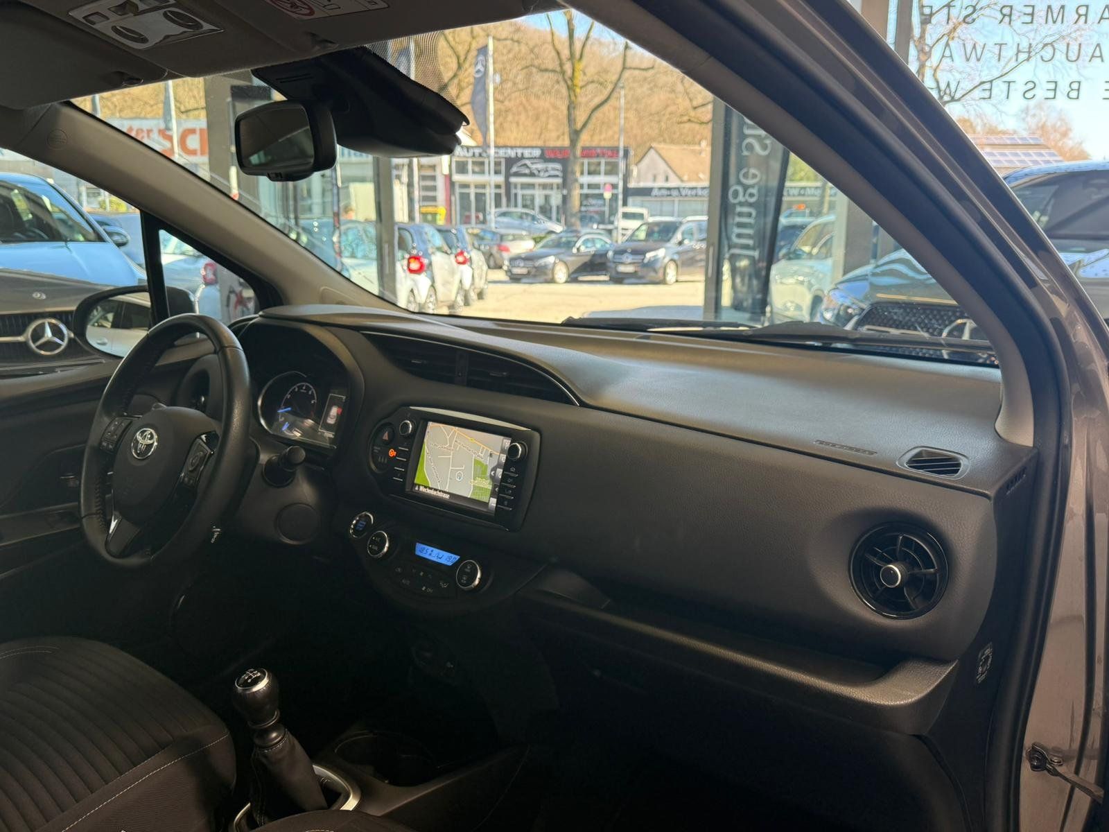 Fahrzeugabbildung Toyota Yaris 1.5 Dual-VVT-iE KAMERA+KLIMA+KEYLESS+TEMP