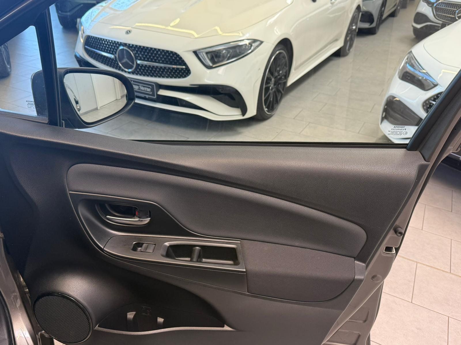 Fahrzeugabbildung Toyota Yaris 1.5 Dual-VVT-iE KAMERA+KLIMA+KEYLESS+TEMP