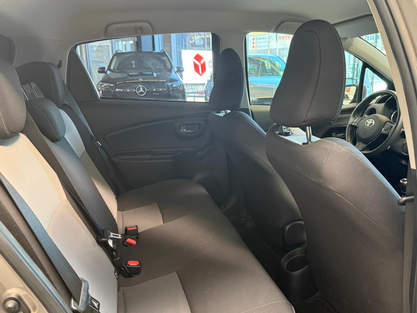 Fahrzeugabbildung Toyota Yaris 1.5 Dual-VVT-iE KAMERA+KLIMA+KEYLESS+TEMP