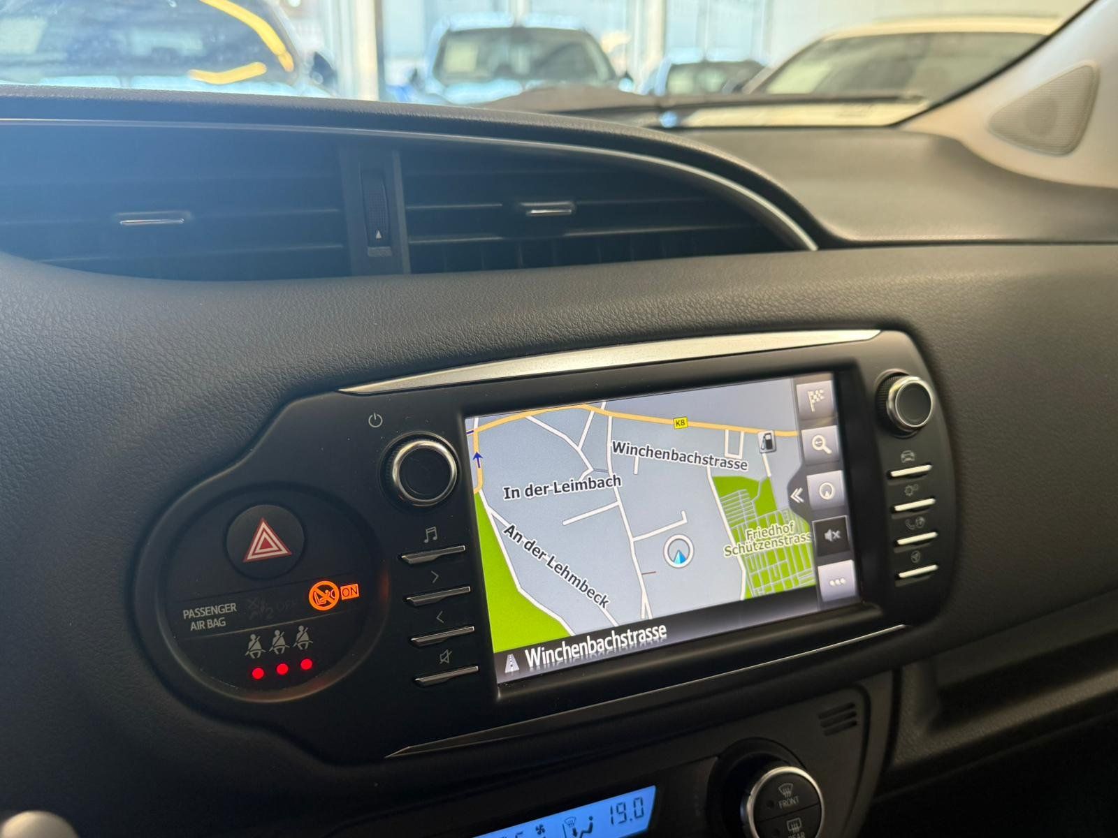 Fahrzeugabbildung Toyota Yaris 1.5 Dual-VVT-iE KAMERA+KLIMA+KEYLESS+TEMP