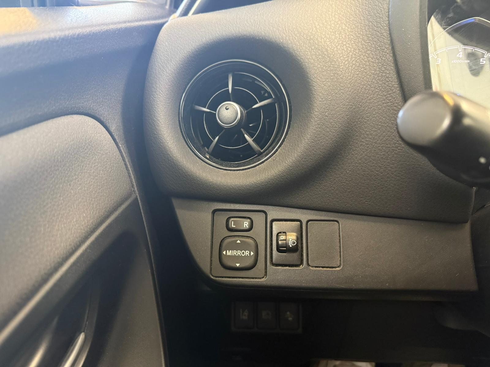 Fahrzeugabbildung Toyota Yaris 1.5 Dual-VVT-iE KAMERA+KLIMA+KEYLESS+TEMP