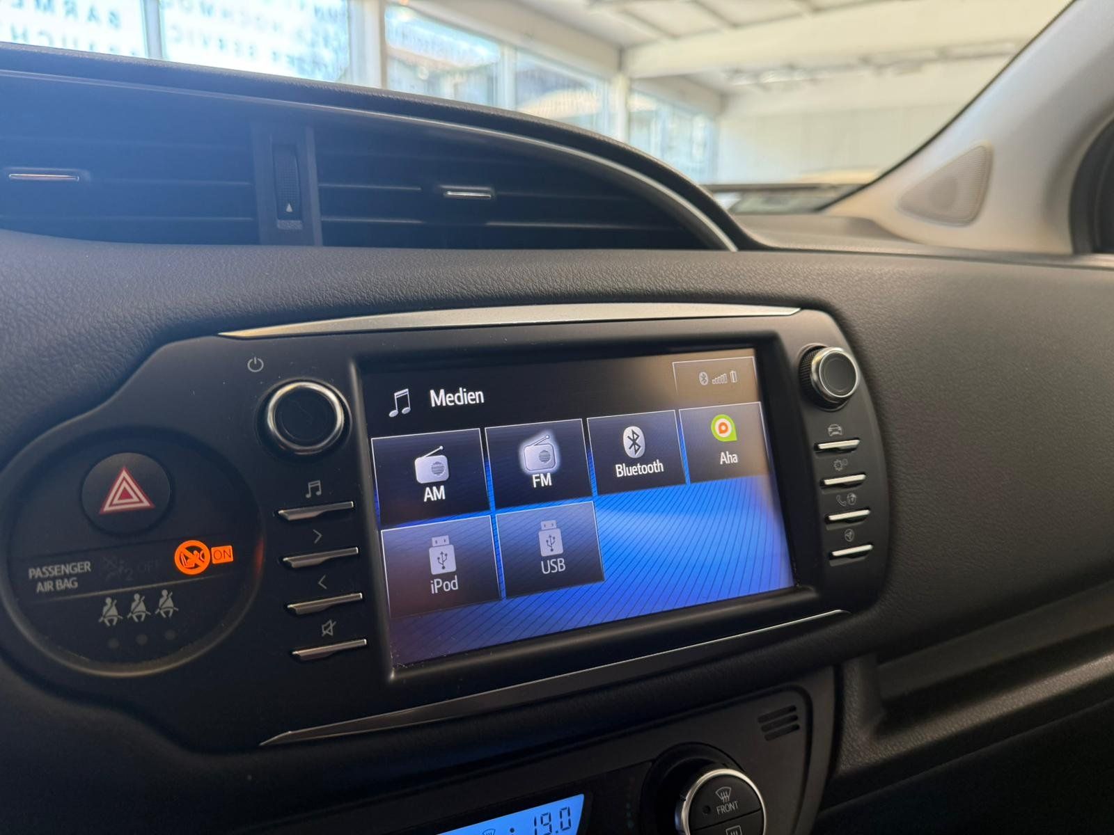 Fahrzeugabbildung Toyota Yaris 1.5 Dual-VVT-iE KAMERA+KLIMA+KEYLESS+TEMP