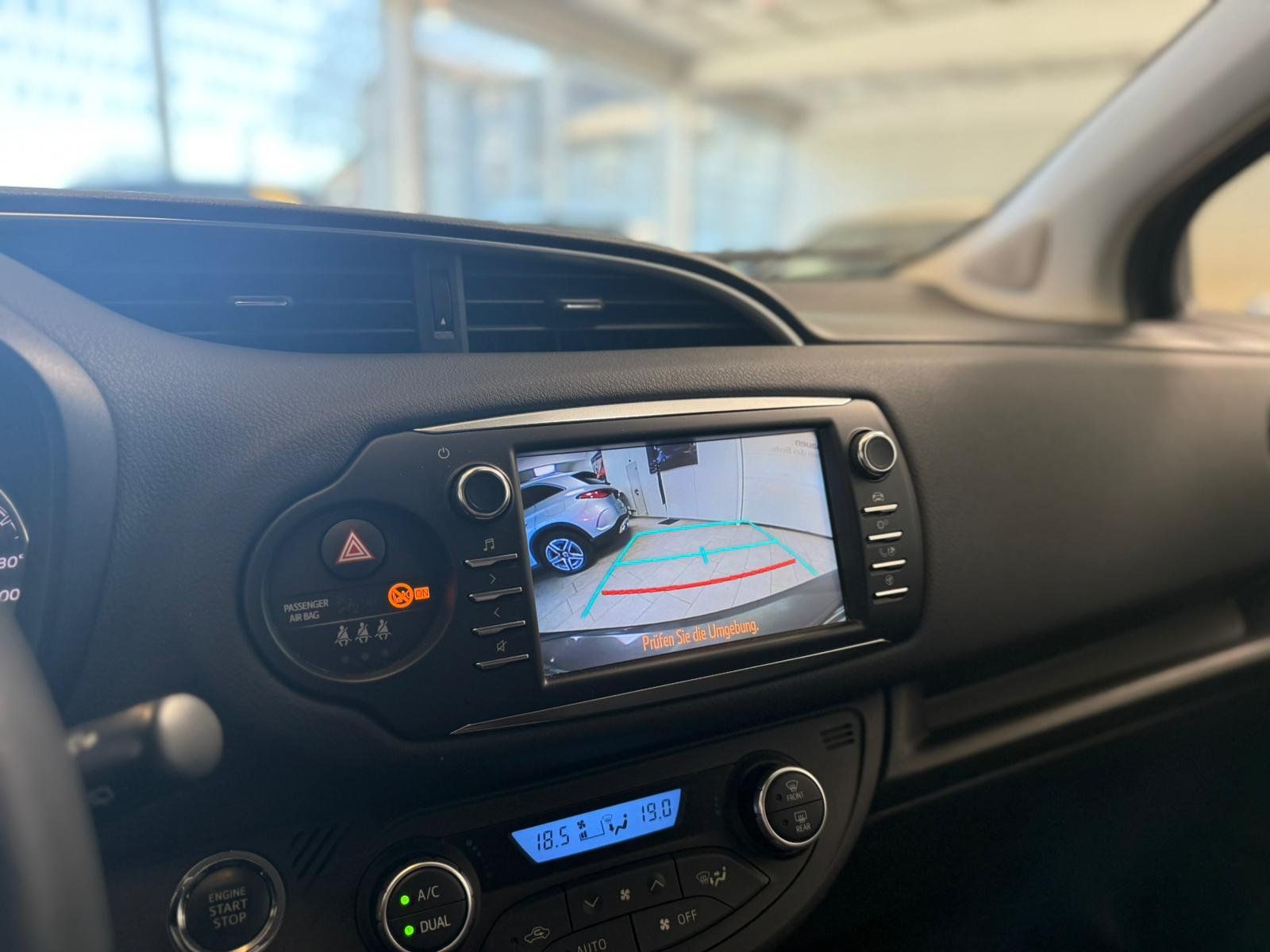 Fahrzeugabbildung Toyota Yaris 1.5 Dual-VVT-iE KAMERA+KLIMA+KEYLESS+TEMP