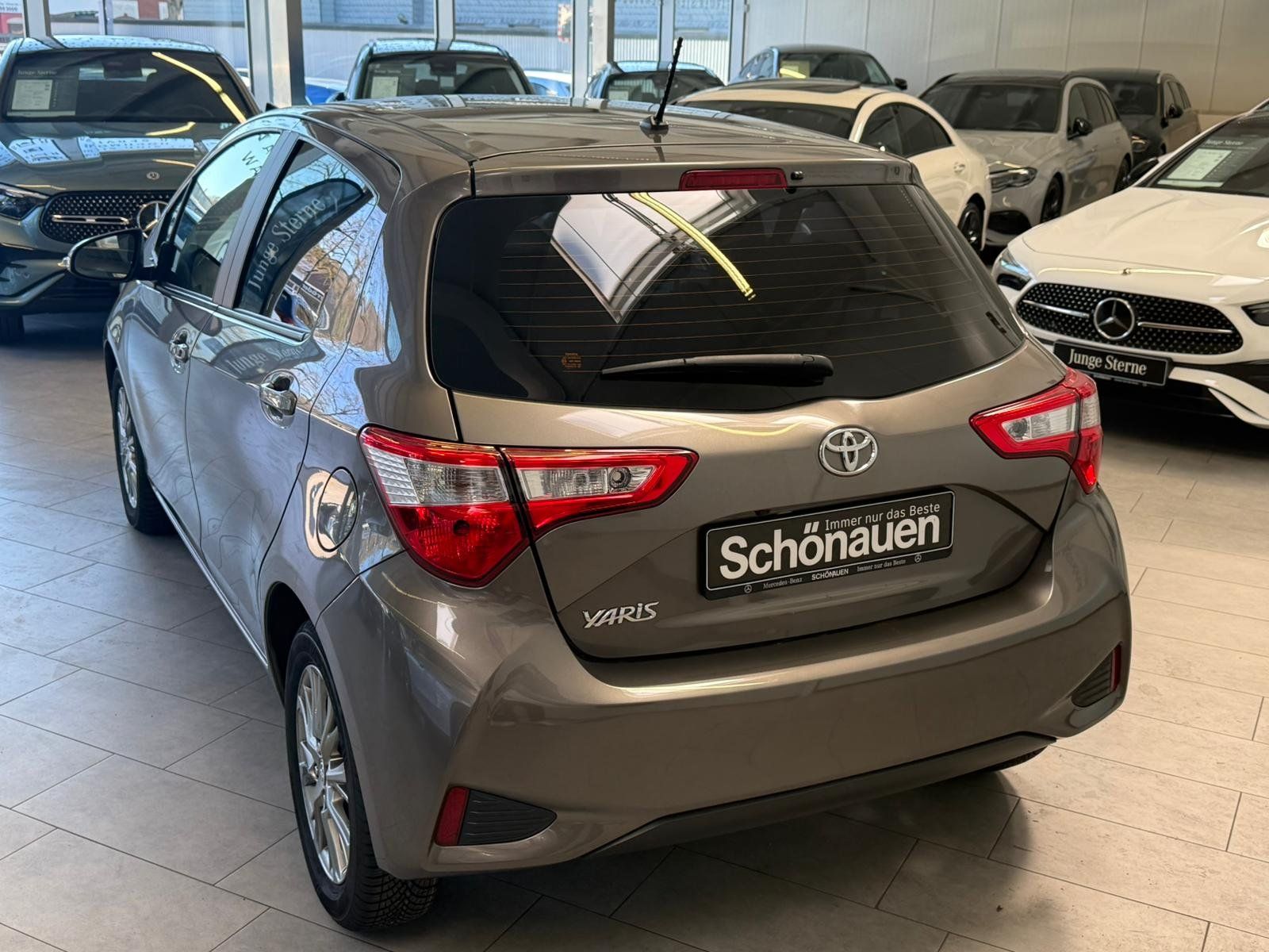 Fahrzeugabbildung Toyota Yaris 1.5 Dual-VVT-iE KAMERA+KLIMA+KEYLESS+TEMP