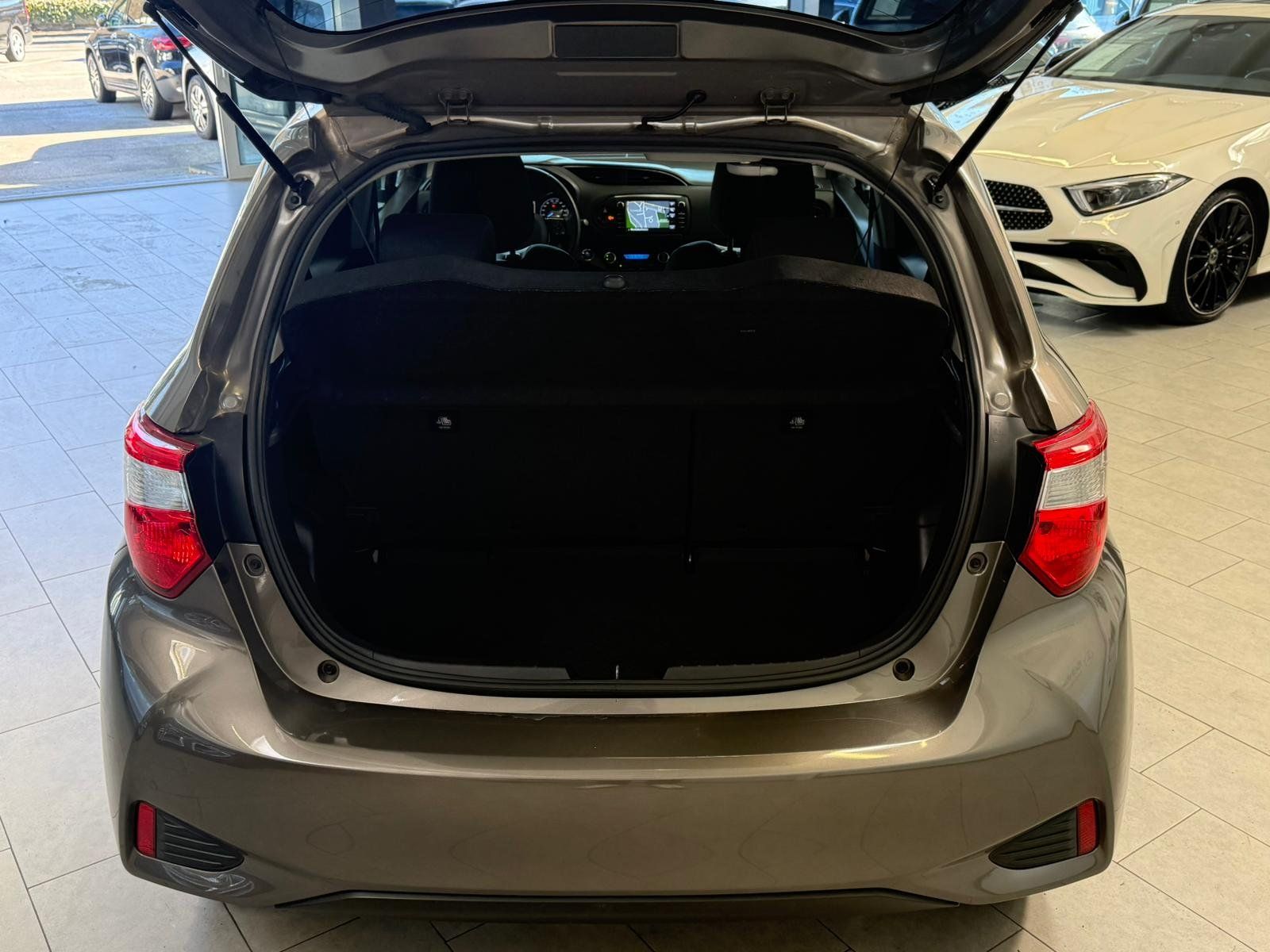 Fahrzeugabbildung Toyota Yaris 1.5 Dual-VVT-iE KAMERA+KLIMA+KEYLESS+TEMP