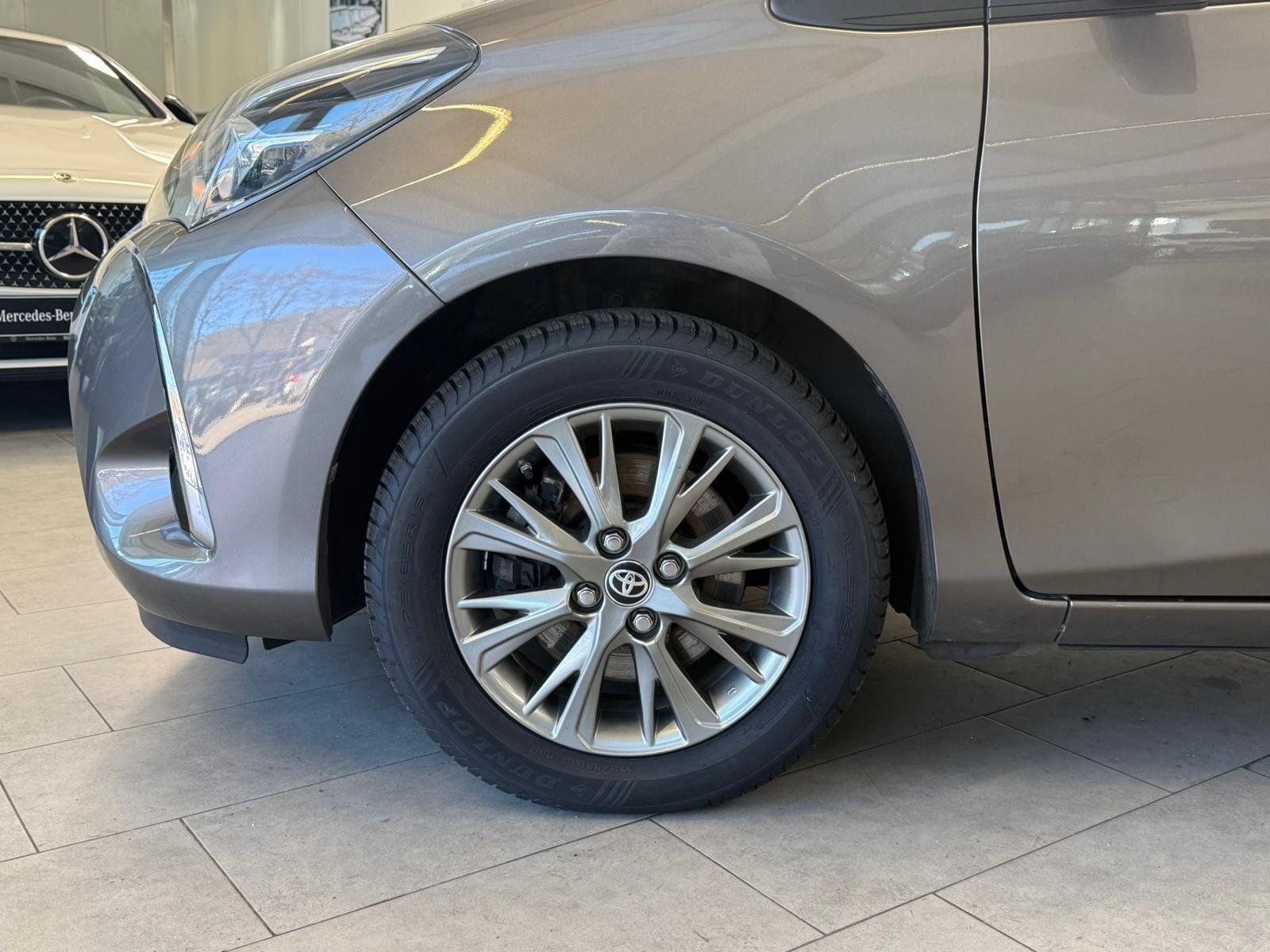 Fahrzeugabbildung Toyota Yaris 1.5 Dual-VVT-iE KAMERA+KLIMA+KEYLESS+TEMP