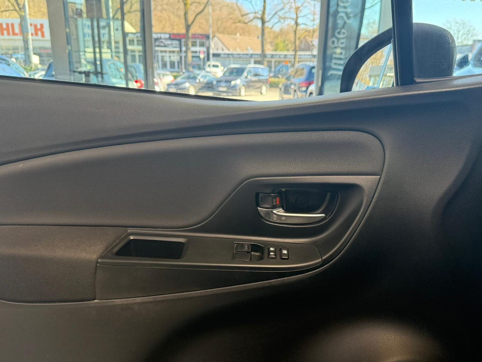 Fahrzeugabbildung Toyota Yaris 1.5 Dual-VVT-iE KAMERA+KLIMA+KEYLESS+TEMP