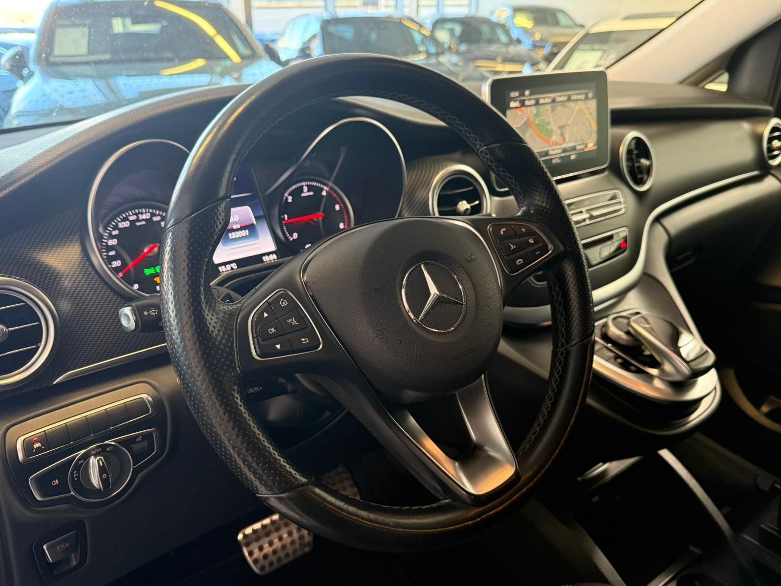 Fahrzeugabbildung Mercedes-Benz V 250d Edition kompakt AMG+AHK+COMAND+FAP+KAMERA