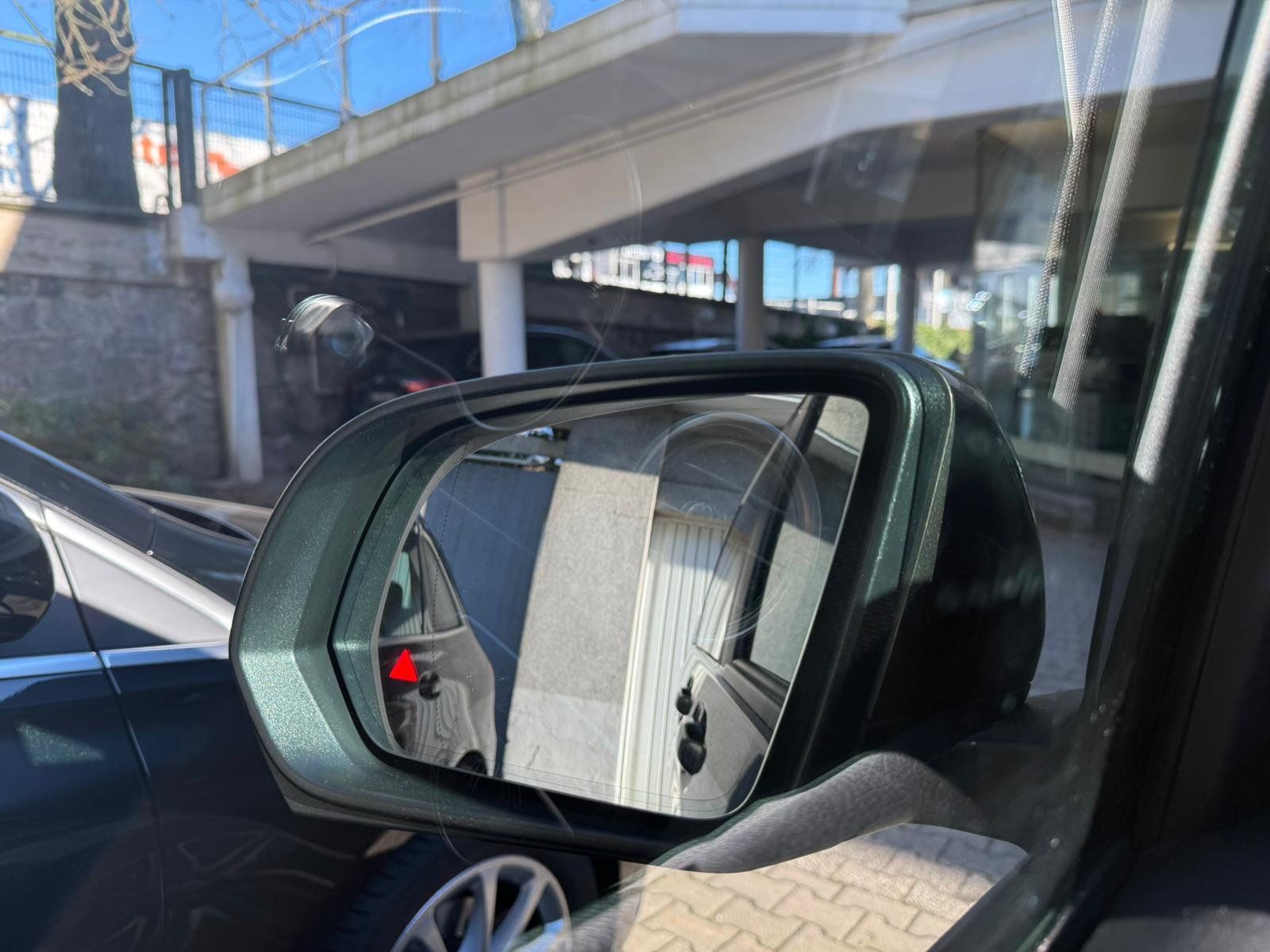 Fahrzeugabbildung Mercedes-Benz V 250d Edition kompakt AMG+AHK+COMAND+FAP+KAMERA