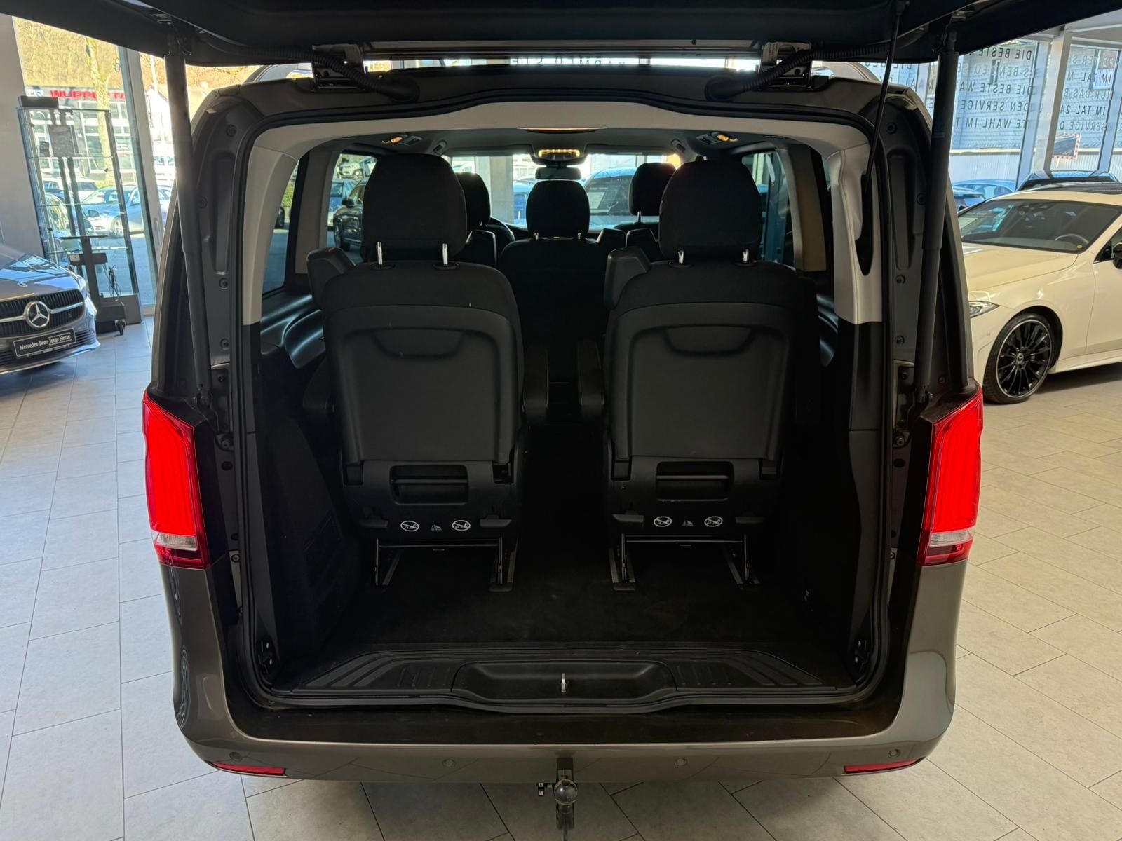 Fahrzeugabbildung Mercedes-Benz V 250d Edition kompakt AMG+AHK+COMAND+FAP+KAMERA