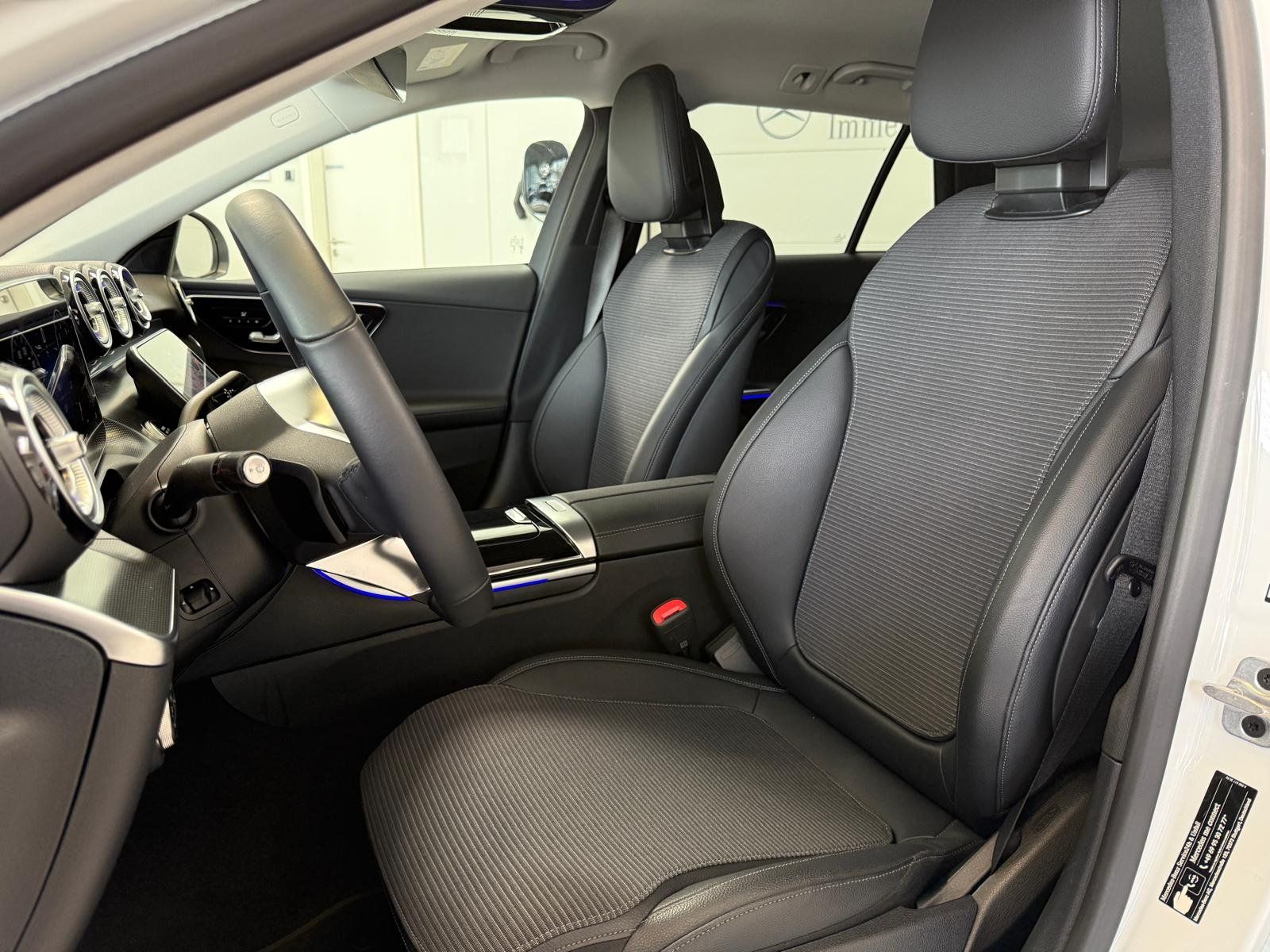 Fahrzeugabbildung Mercedes-Benz C 180 T Avantgarde KAMERA+AHK+MEMORY+KEYLESS+LED