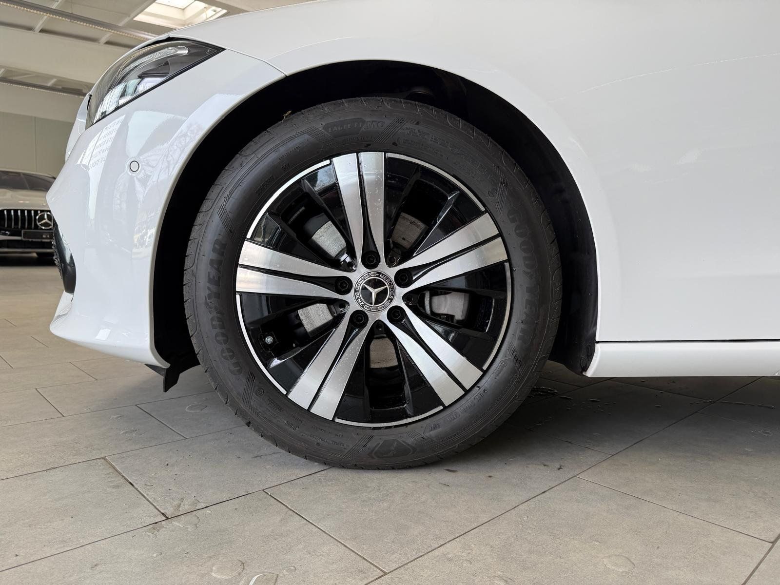 Fahrzeugabbildung Mercedes-Benz C 180 T Avantgarde KAMERA+AHK+MEMORY+KEYLESS+LED