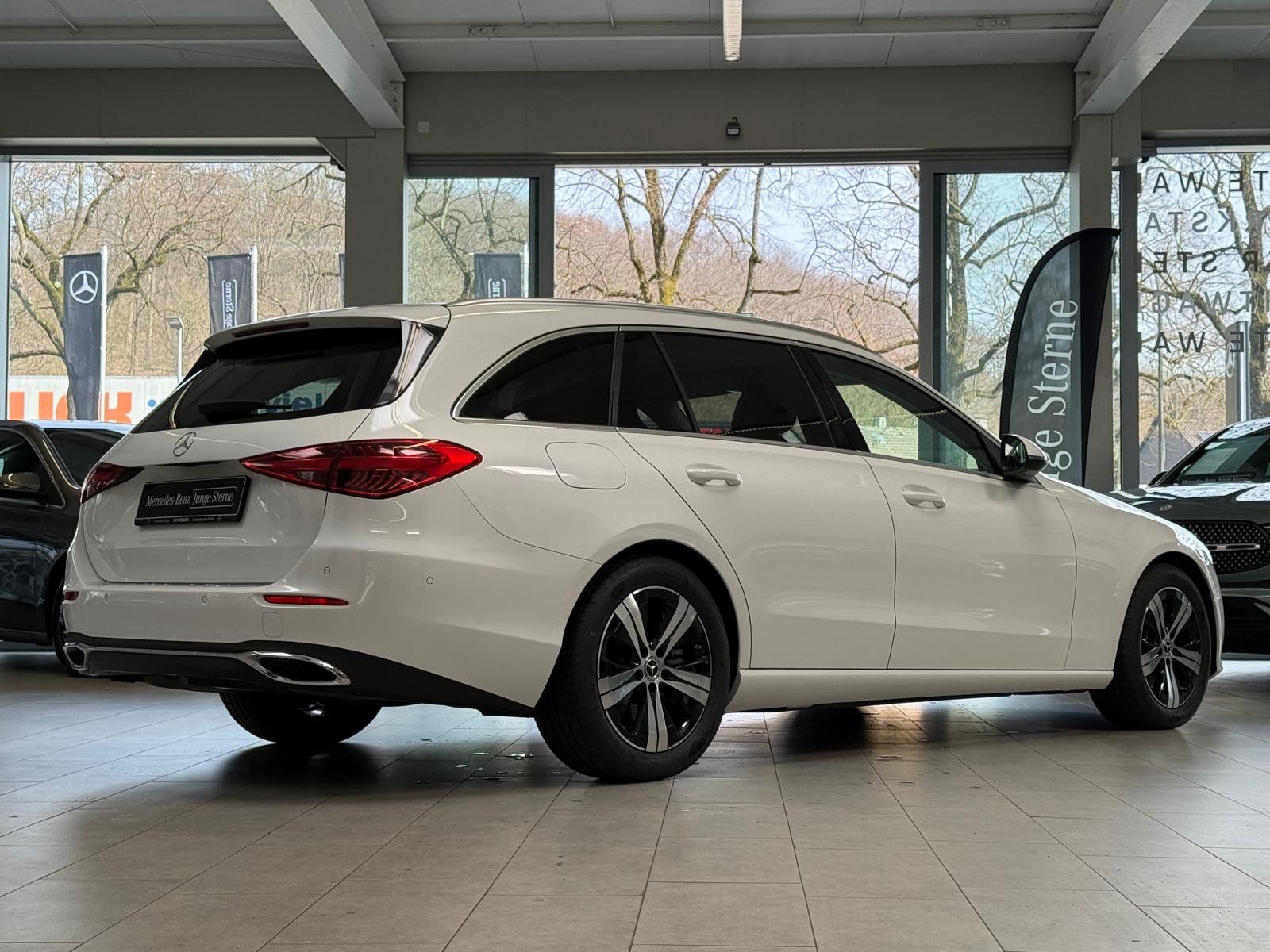 Fahrzeugabbildung Mercedes-Benz C 180 T Avantgarde KAMERA+AHK+MEMORY+KEYLESS+LED