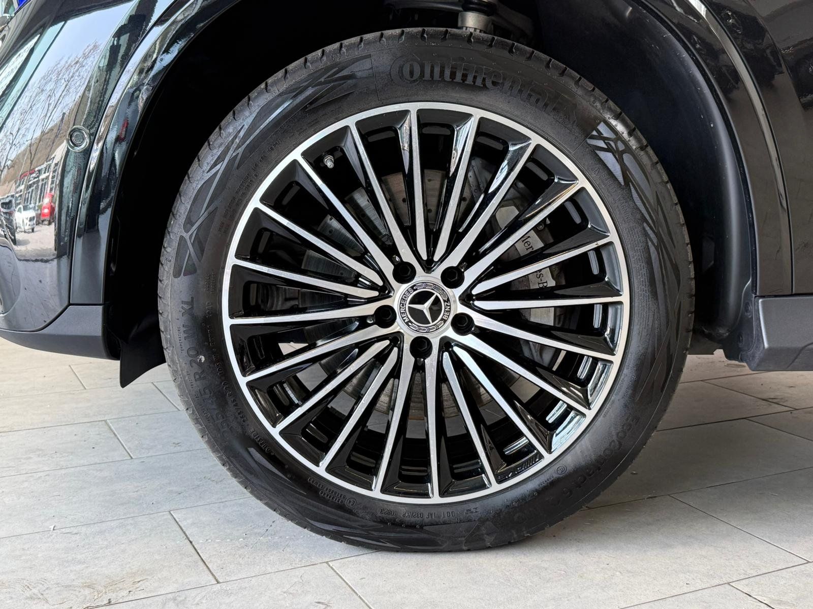 Fahrzeugabbildung Mercedes-Benz GLC 300 de 4M AMG DISTR+AHK+BURM+PANO+HUD+MEMORY