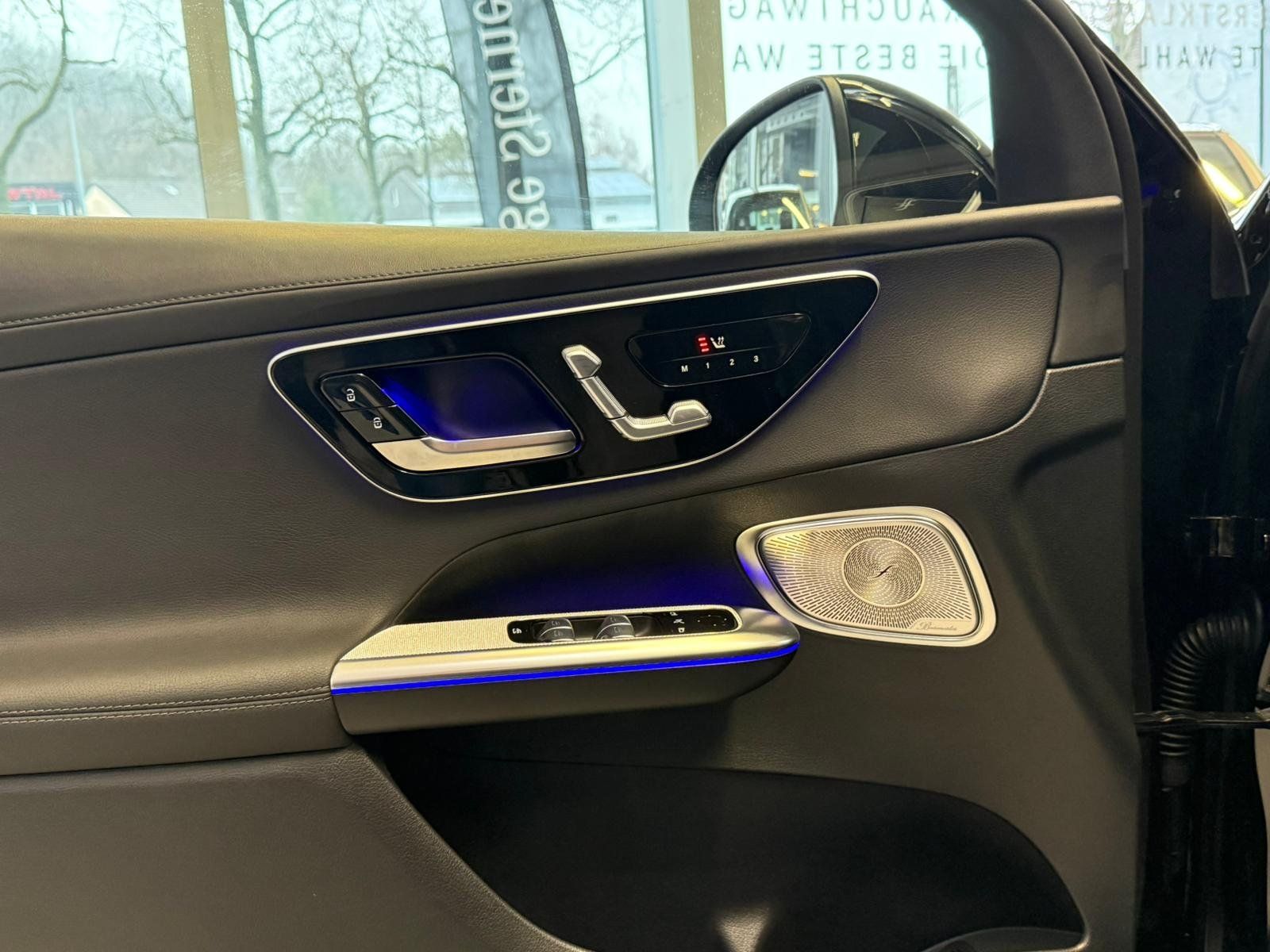 Fahrzeugabbildung Mercedes-Benz GLC 300 de 4M AMG DISTR+AHK+BURM+PANO+HUD+MEMORY