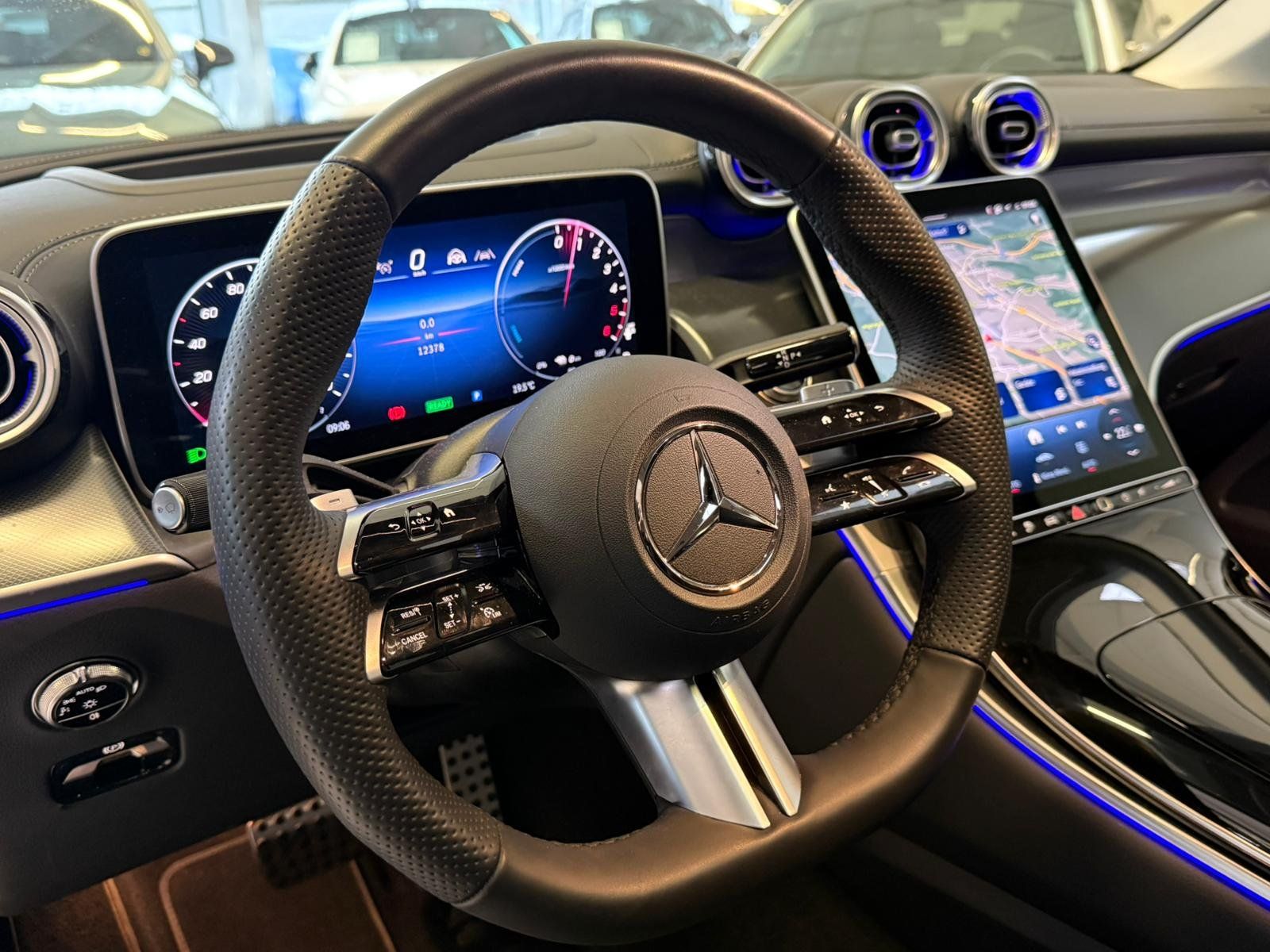 Fahrzeugabbildung Mercedes-Benz GLC 300 de 4M AMG DISTR+AHK+BURM+PANO+HUD+MEMORY